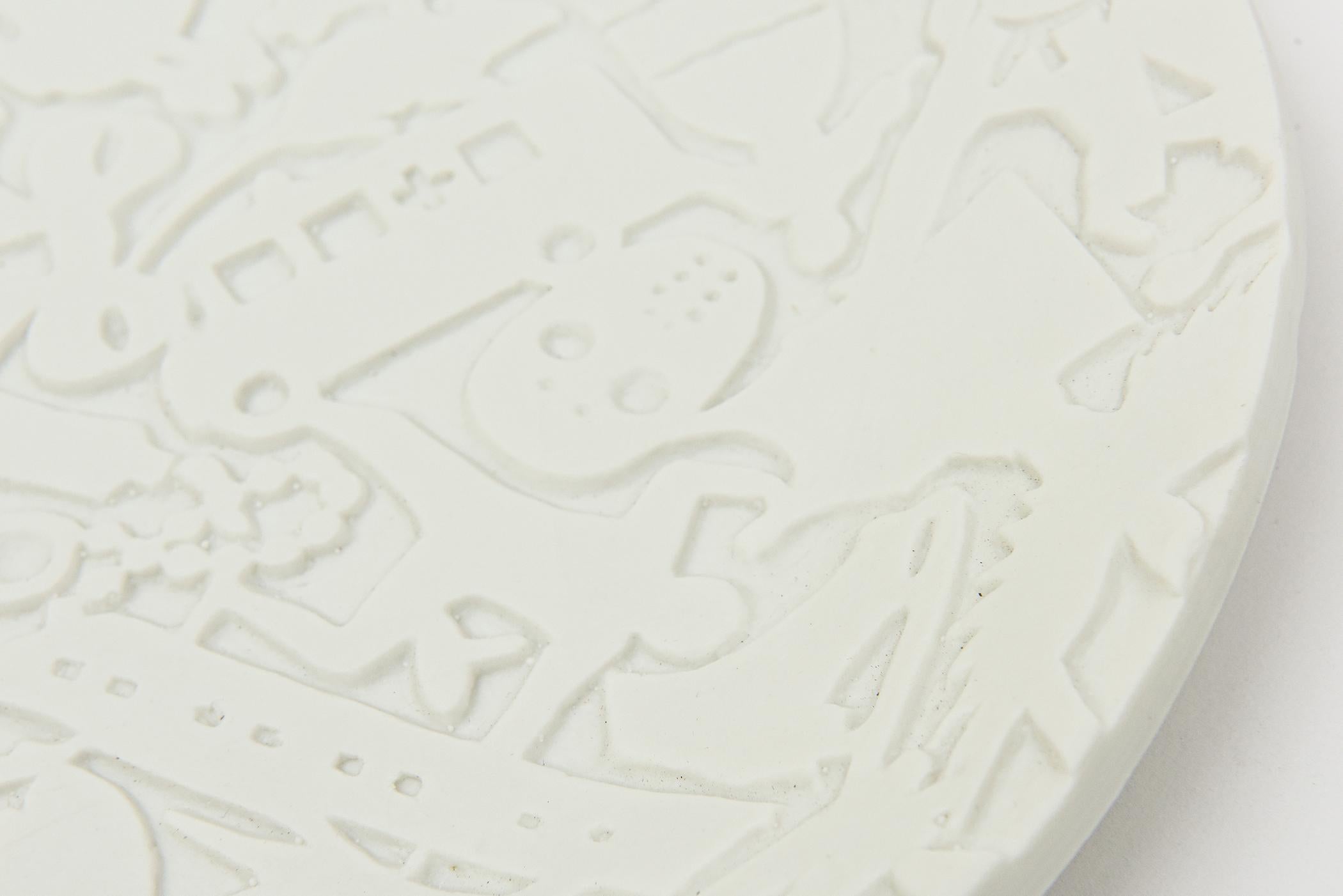 Texturiertes Relief-Teller aus weißem, mattem Porzellan, Studio Job für Makkum Pottery im Angebot 2
