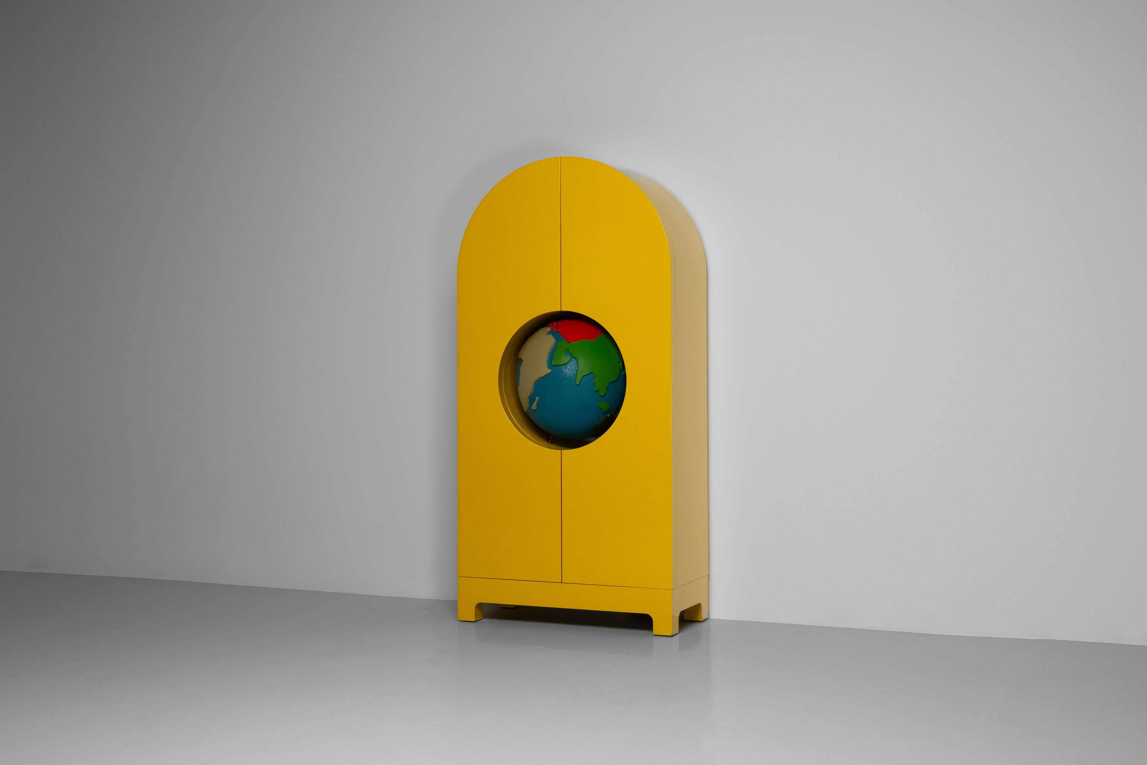 Postmoderne Studio Job Globe Cabinet Gufram Italie 2014 en vente