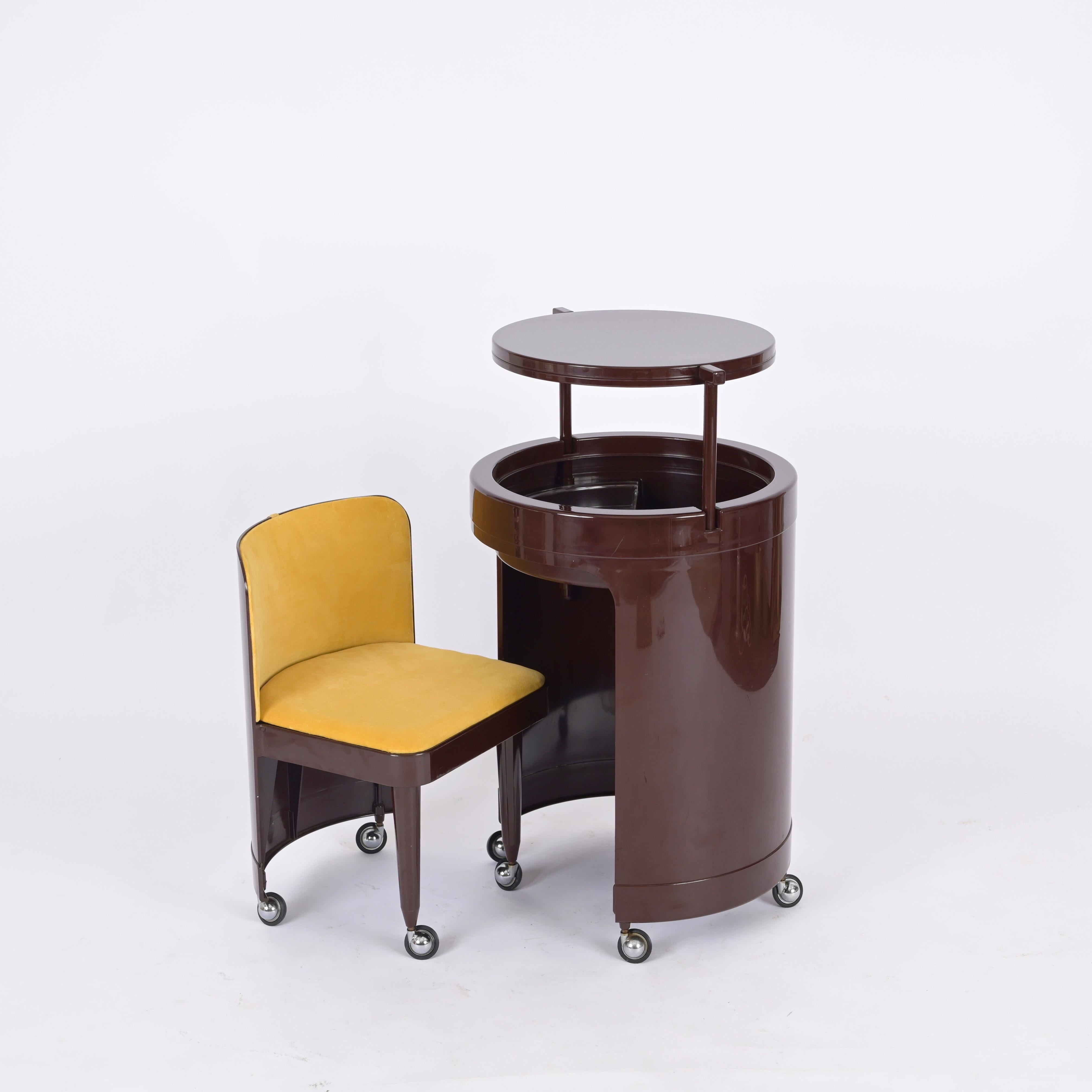 Mid-Century Modern Studio Kastilia Silvi, table de toilette italienne Brown avec siège jaune, 1970 en vente
