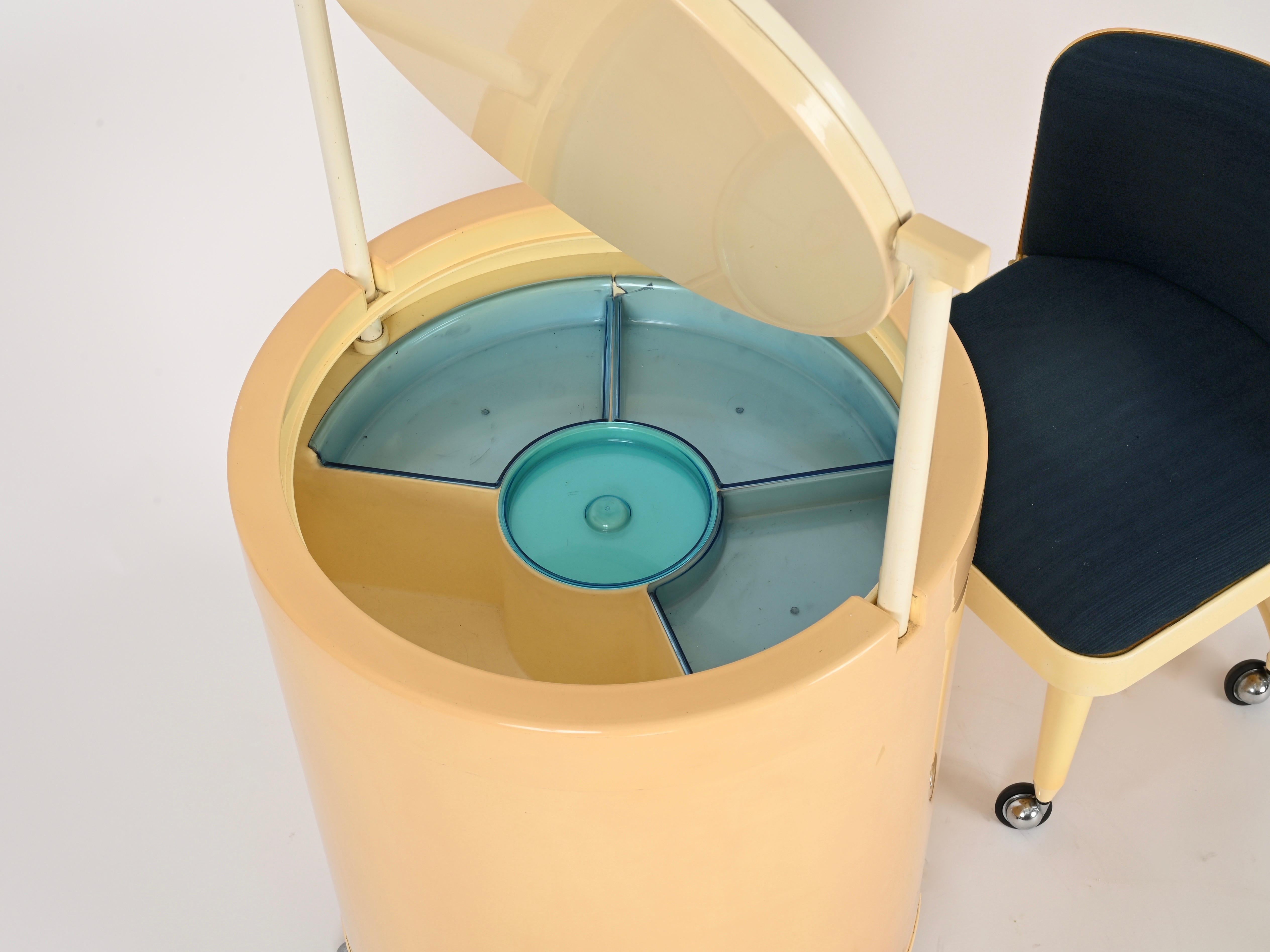 Studio Kastilia Silvi, table de toilette italienne crème avec assise en velours bleu, années 1970 en vente 4