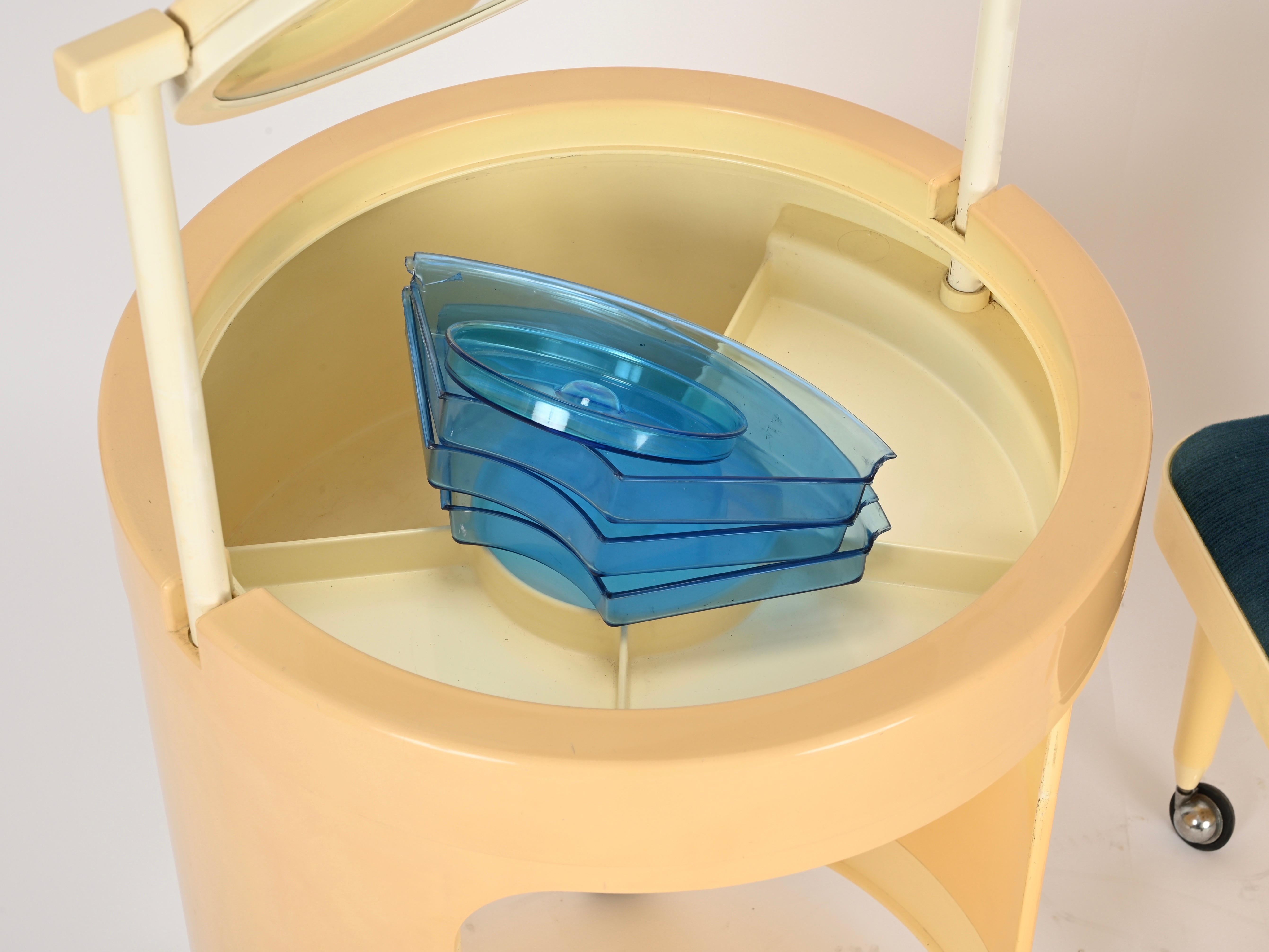 Studio Kastilia Silvi, table de toilette italienne crème avec assise en velours bleu, années 1970 en vente 5