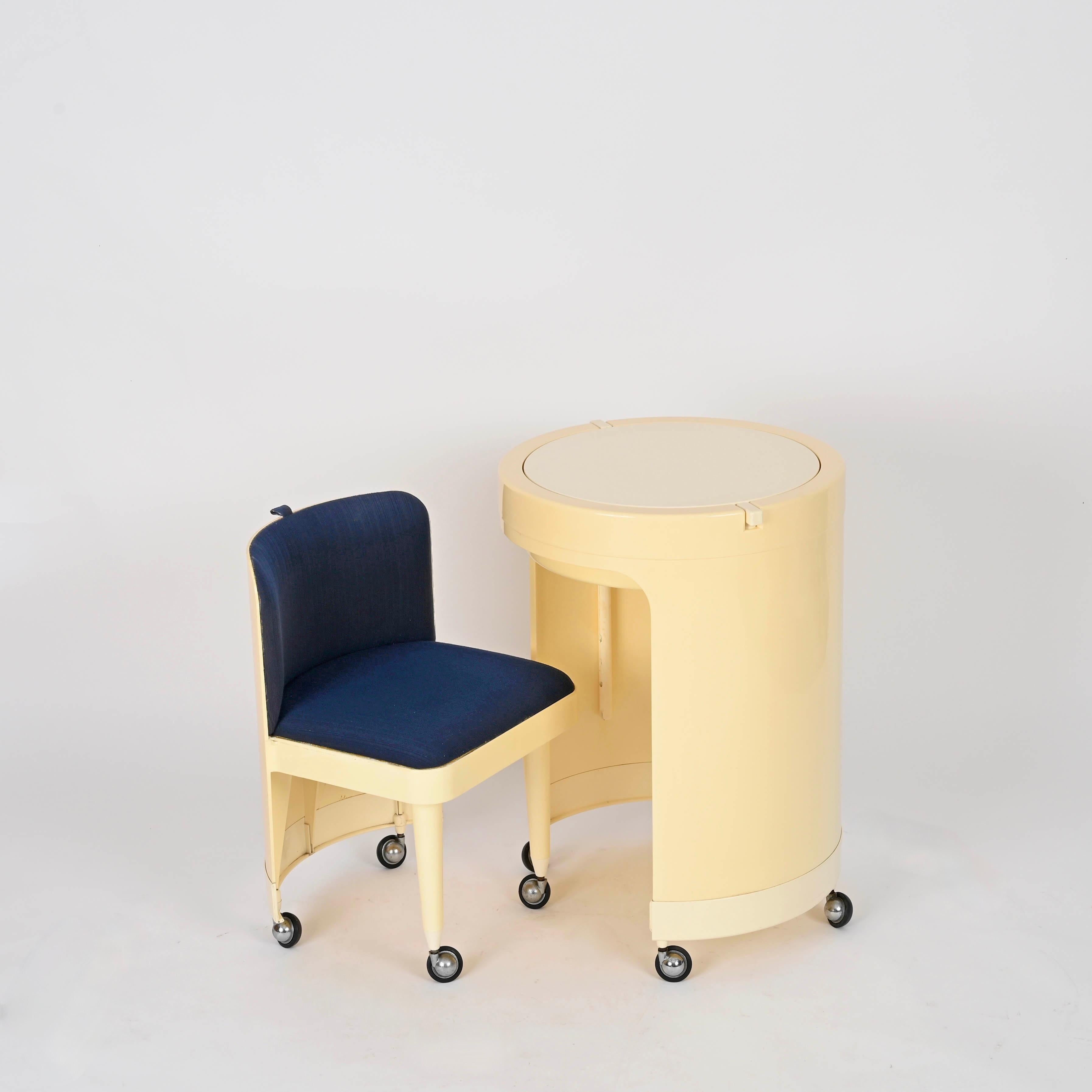 Fantastic midcentury transformable vanity table with stool and mirror. This stunning item was designed in Italy during the 1970s and is signed by Studio Kastilia.

Fully original and in spectacular conditions.
This unique piece can be used as a