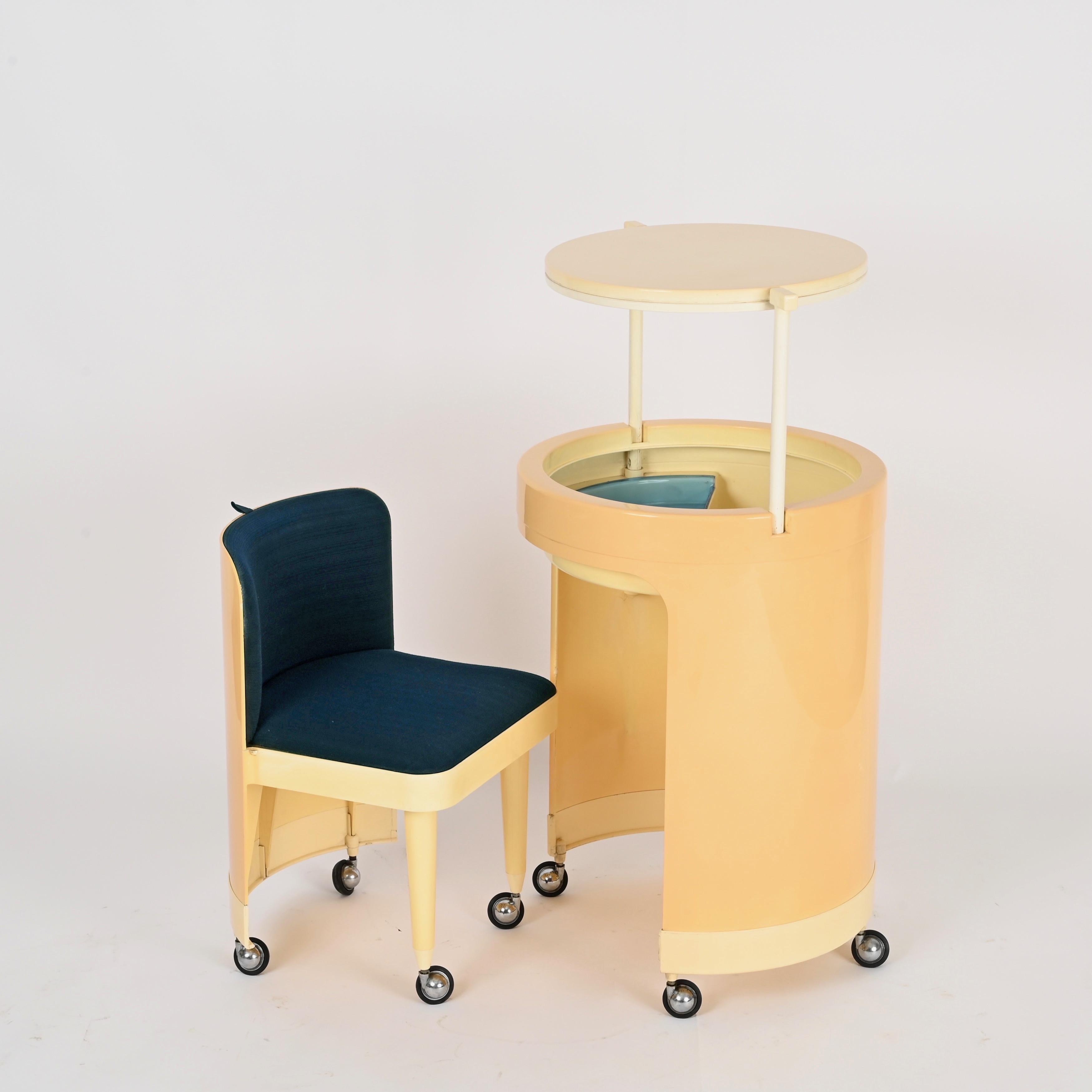 Mid-Century Modern Studio Kastilia Silvi, table de toilette italienne crème avec assise en velours bleu, années 1970 en vente