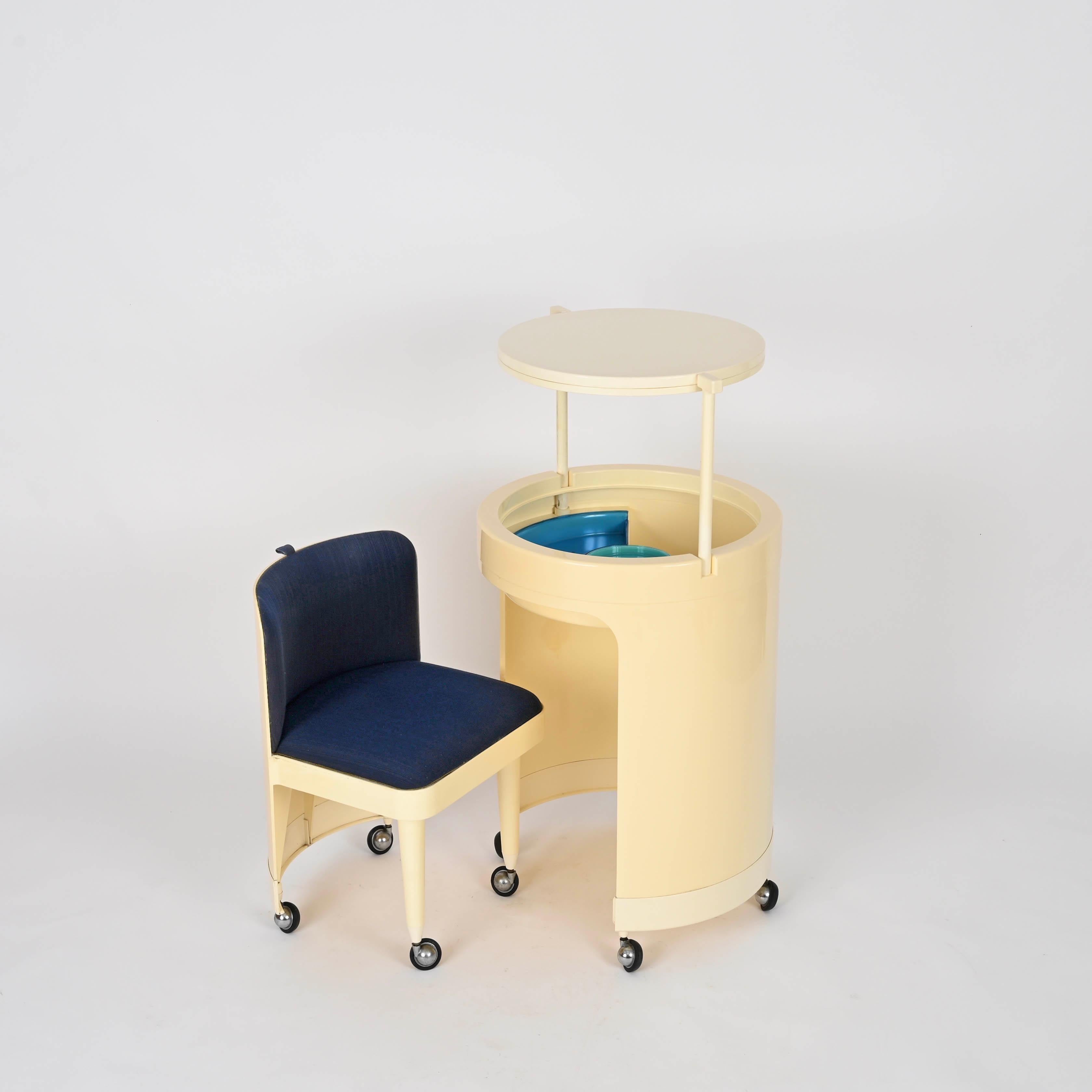 Studio Kastilia Silvi, Italian Cream Vanity Table with Blue Velvet Seat, 1970s In Good Condition In Roma, IT