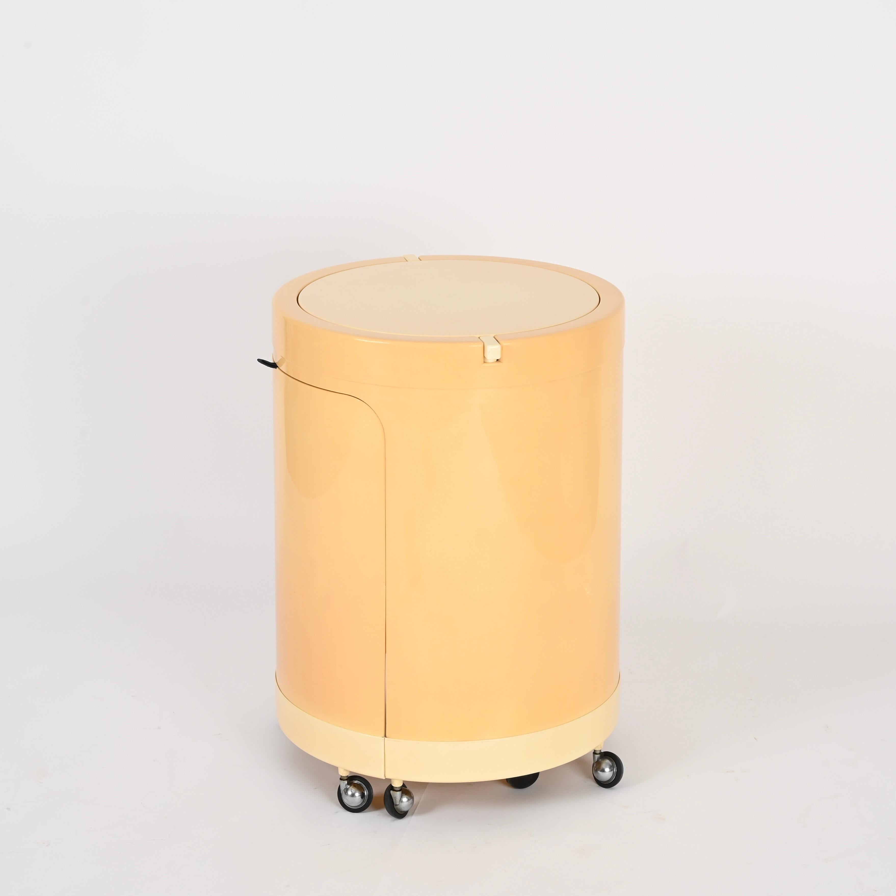 Studio Kastilia Silvi, table de toilette italienne crème avec assise en velours bleu, années 1970 Bon état - En vente à Roma, IT
