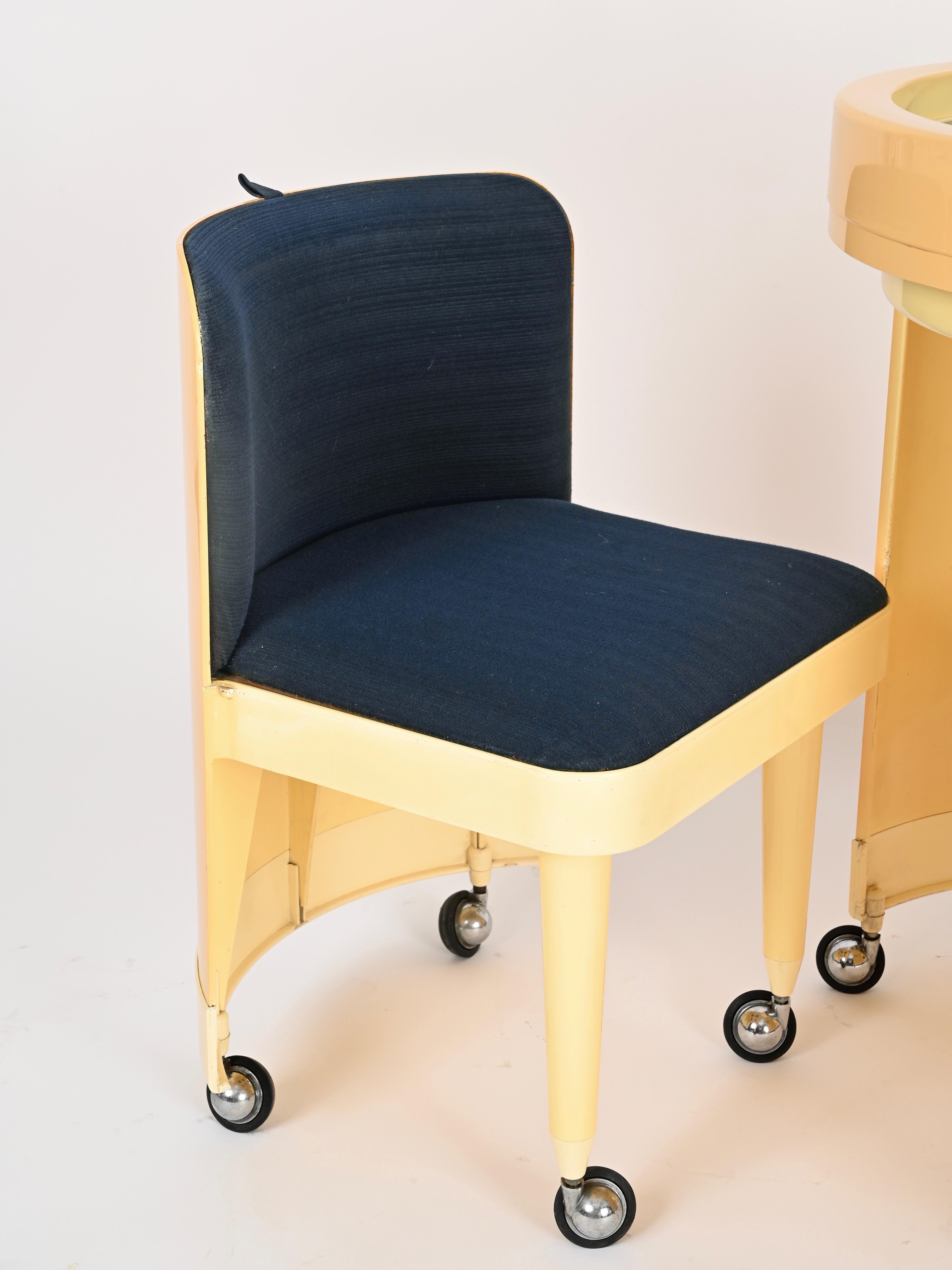Fin du 20e siècle Studio Kastilia Silvi, table de toilette italienne crème avec assise en velours bleu, années 1970 en vente