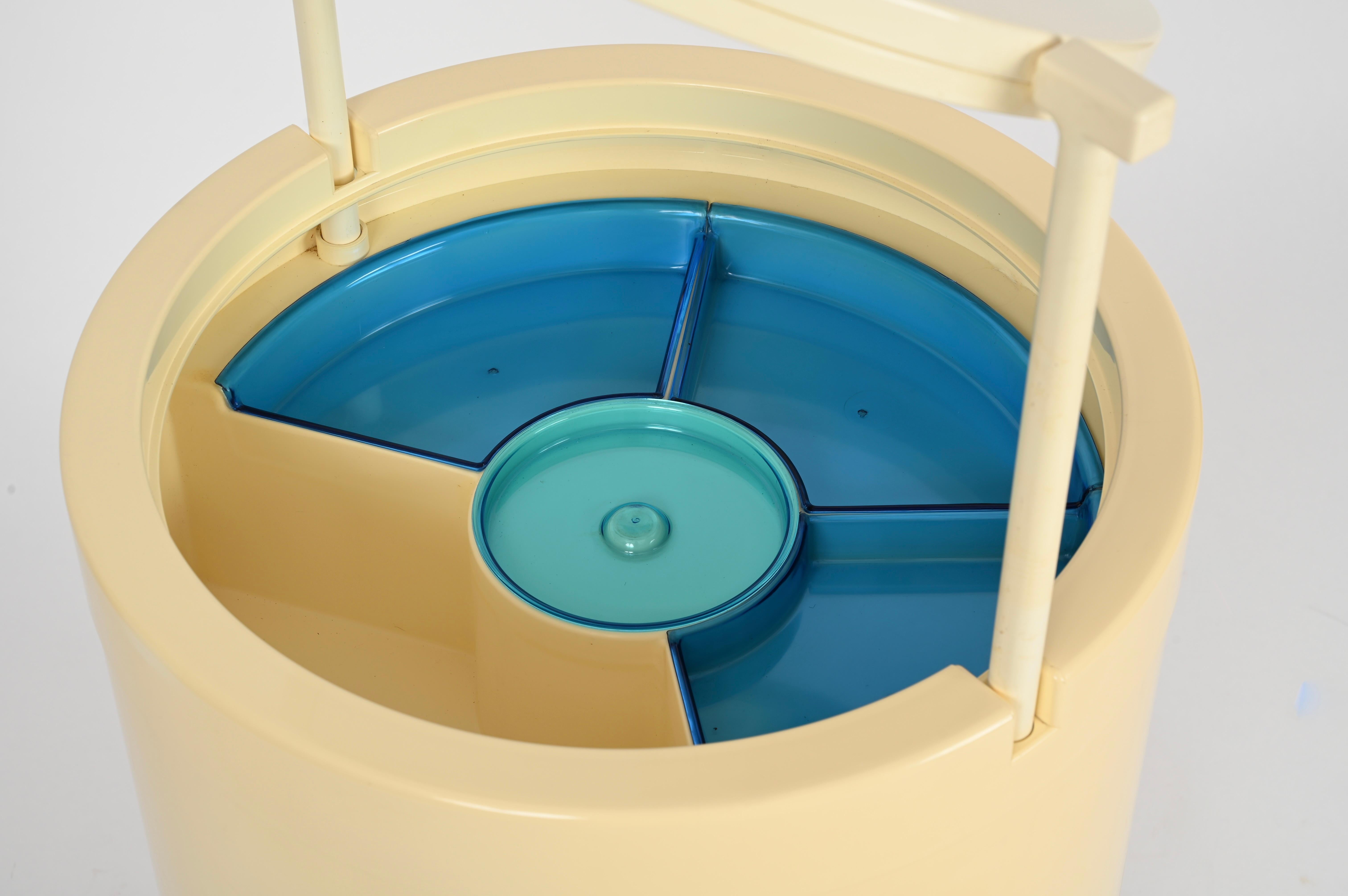 Studio Kastilia Silvi, tocador italiano crema con asiento de terciopelo azul, años 70 1