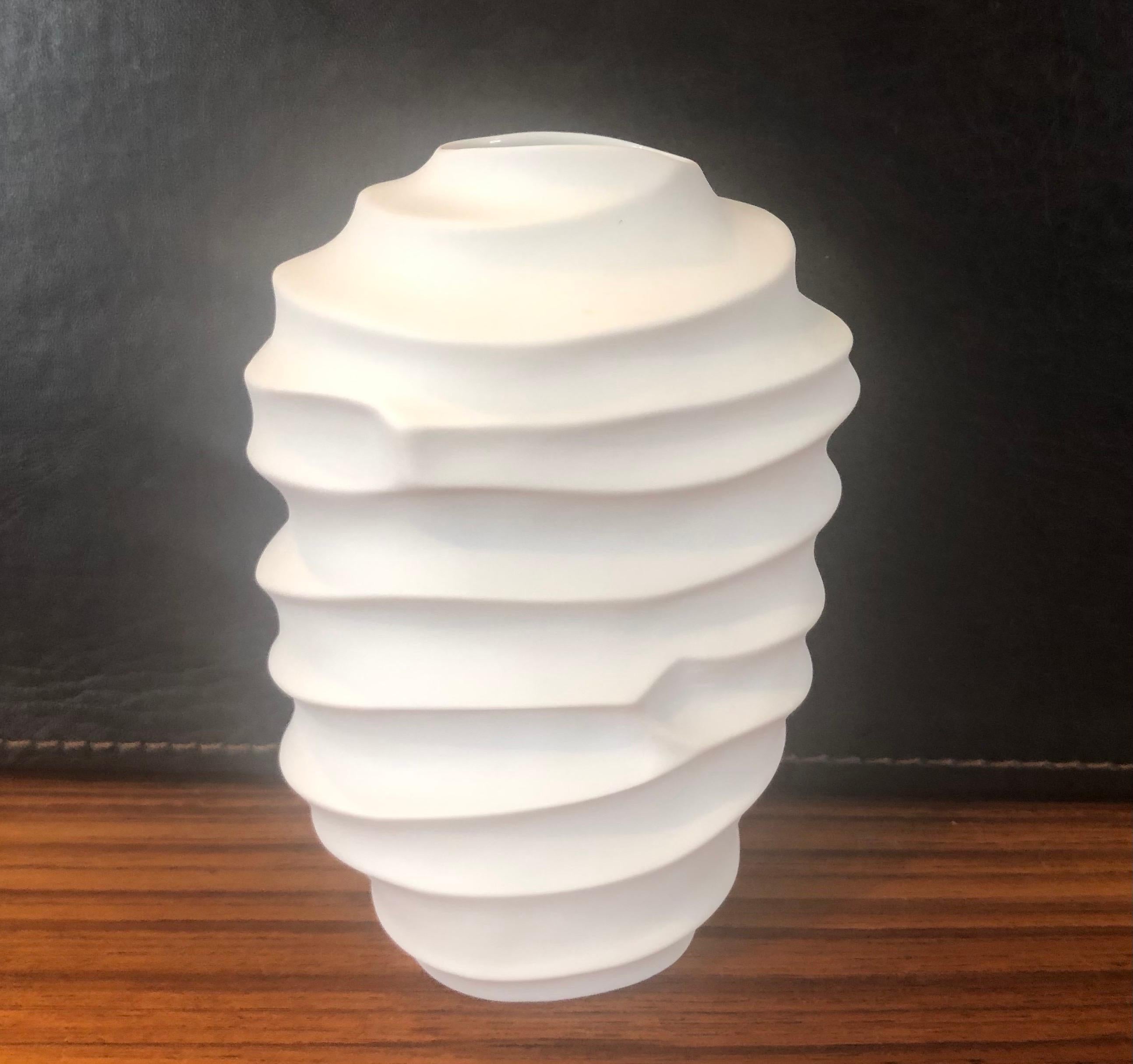 Stylish and rare Studio-Line vita grooved vase by Johann van Loon for Rosenthal, circa 1970s. The vase is made of white porcelain with a matte finish and resembles climbing waves on a stormy sea. The vase is in excellent pre-owned condition with no