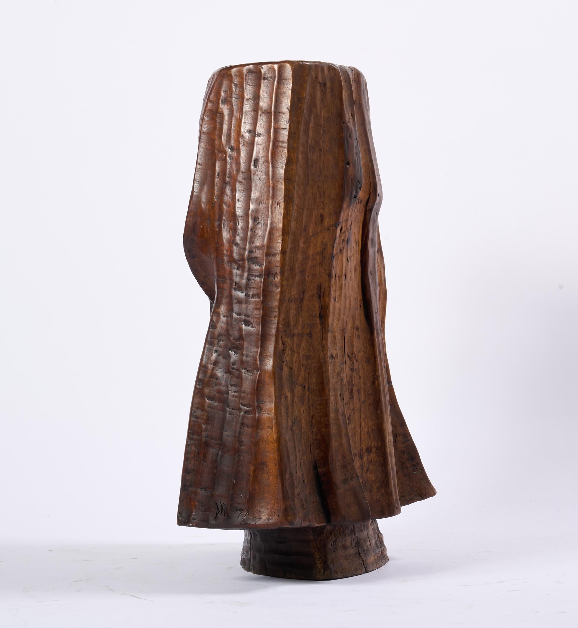 Scultura brutalista in legno di sapele realizzata in studio e firmata DPR, 1977 In condizioni buone in vendita a Greensboro, NC