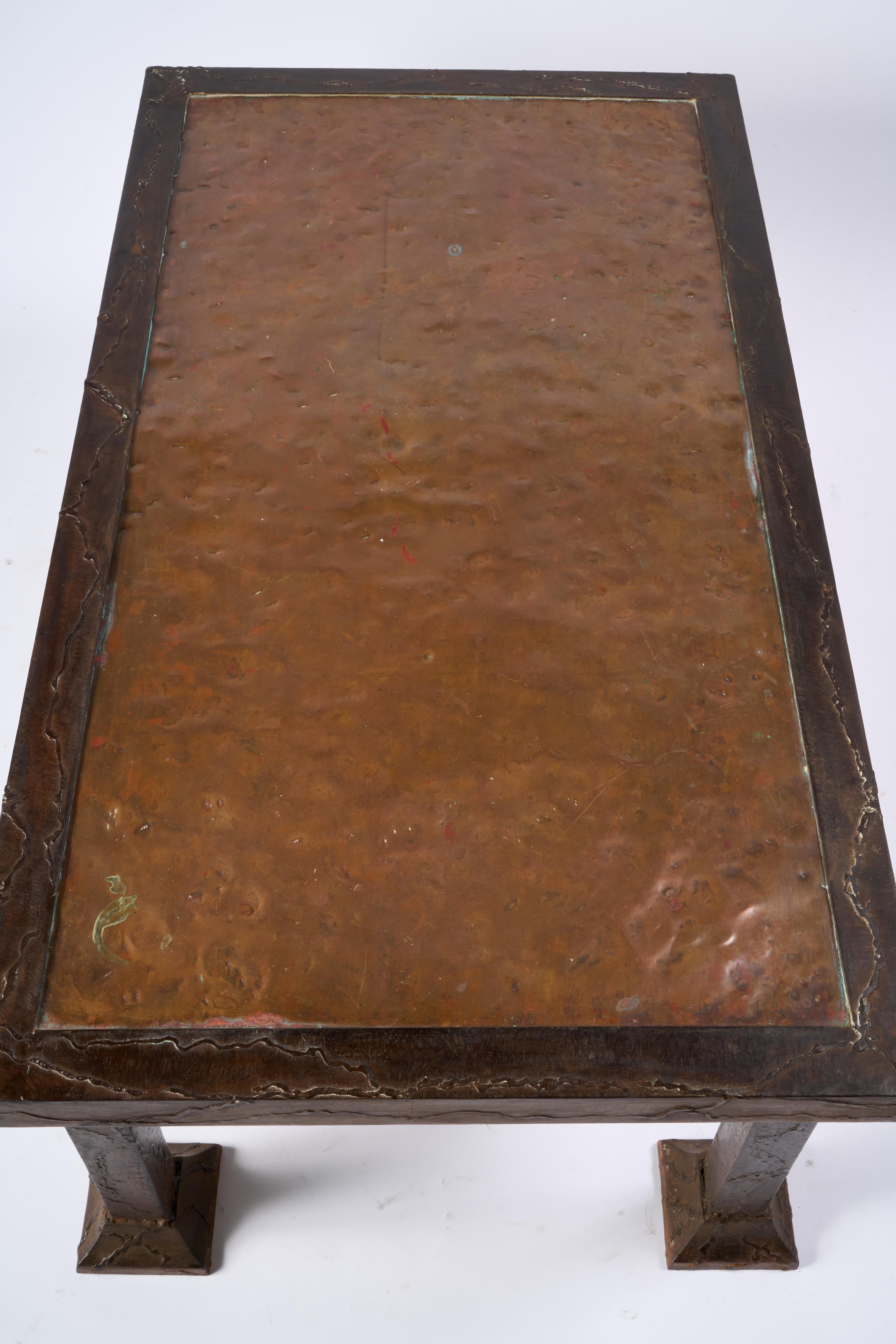 Mesa baja de cobre y acero Studio Made Estadounidense en venta