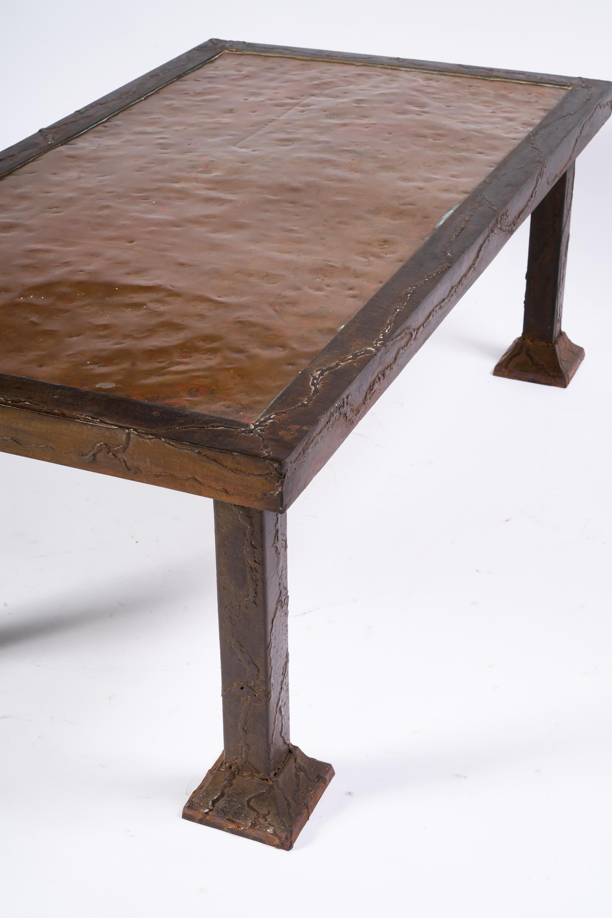 Mesa baja de cobre y acero Studio Made Cobre en venta