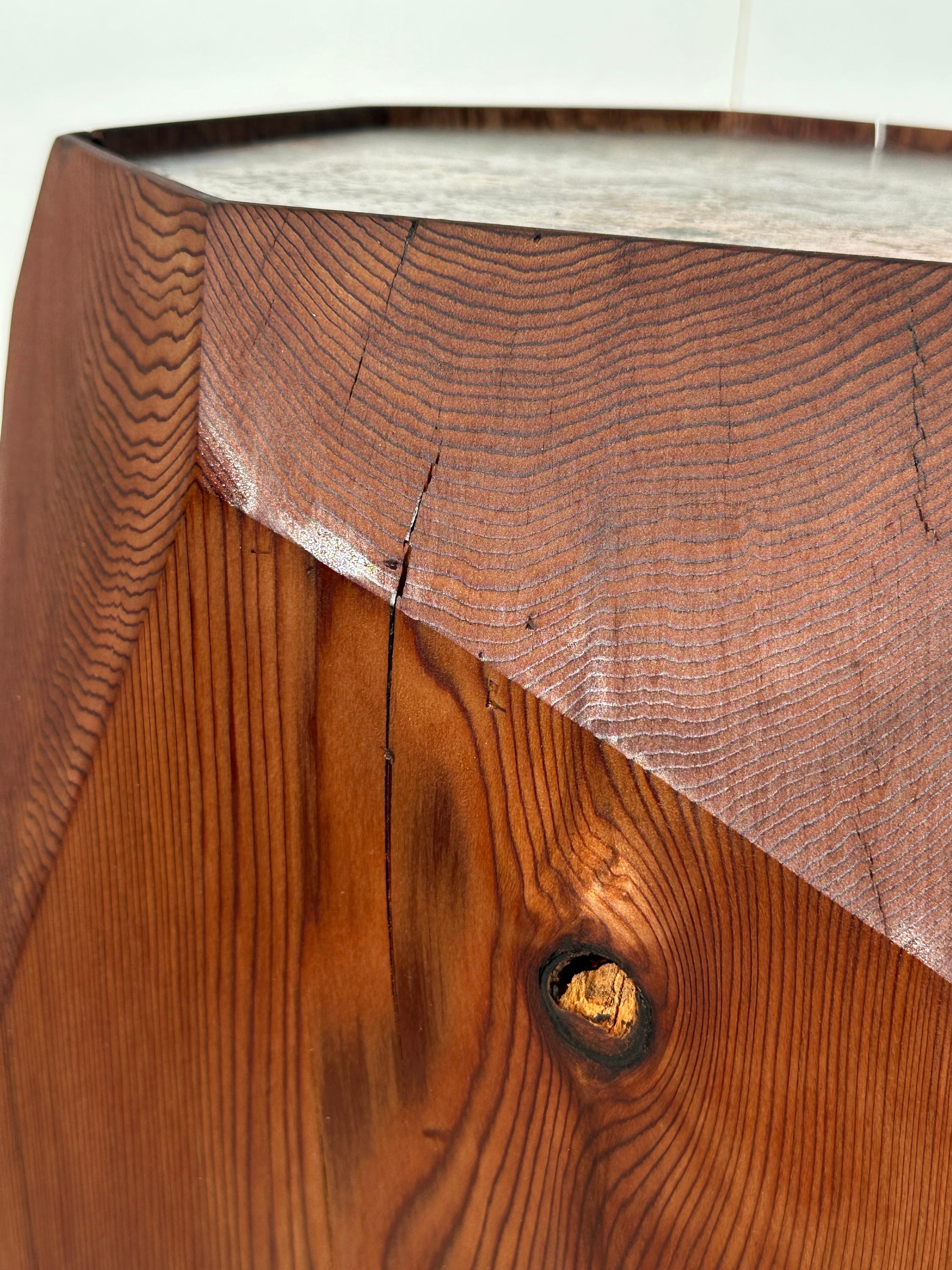 Studio A Douglas Pedestal Sculptural en vente 1