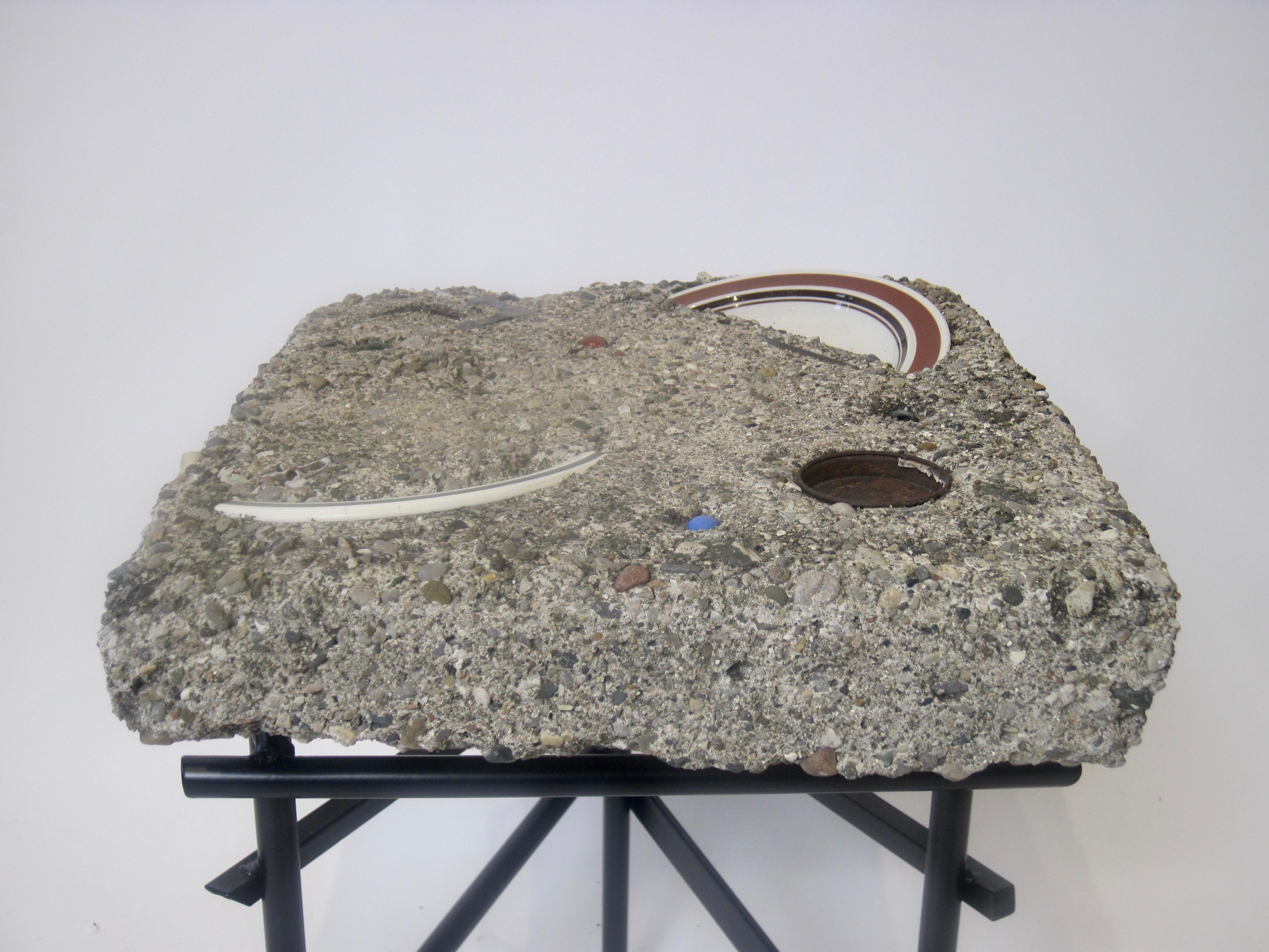 Studio Made Found Objects Cement Table with Sculptural Steel Base (Table en ciment avec base sculpturale en acier)  en vente 4