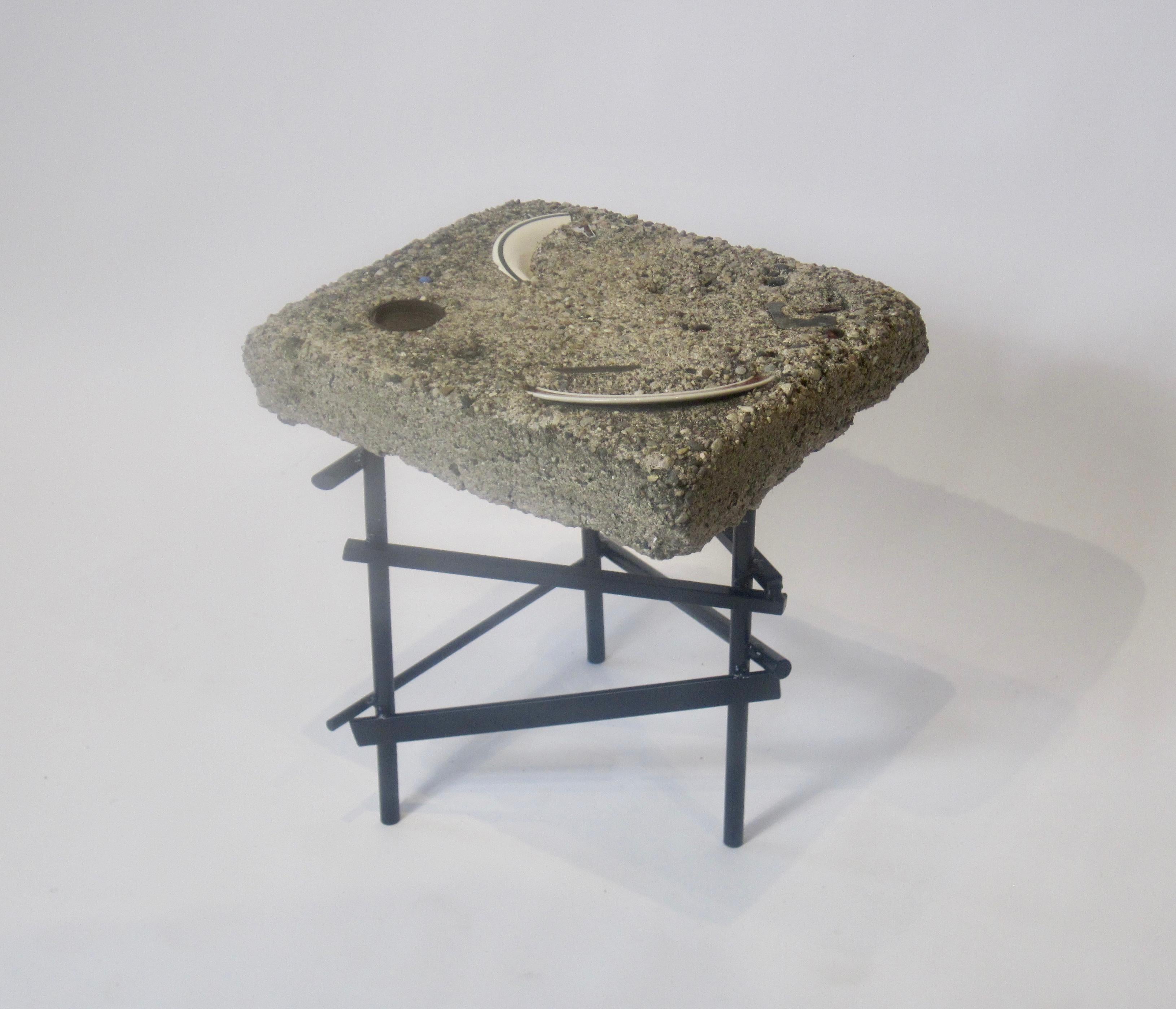 Américain Studio Made Found Objects Cement Table with Sculptural Steel Base (Table en ciment avec base sculpturale en acier)  en vente