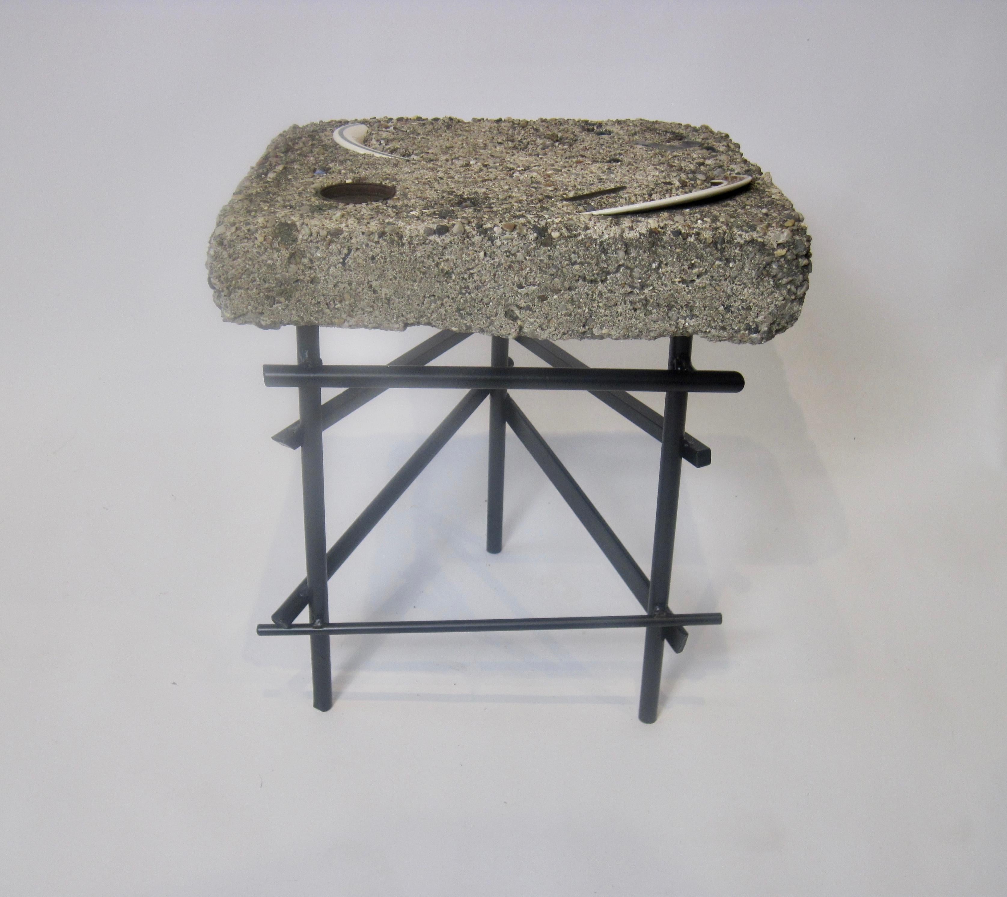 Céramique Studio Made Found Objects Cement Table with Sculptural Steel Base (Table en ciment avec base sculpturale en acier)  en vente
