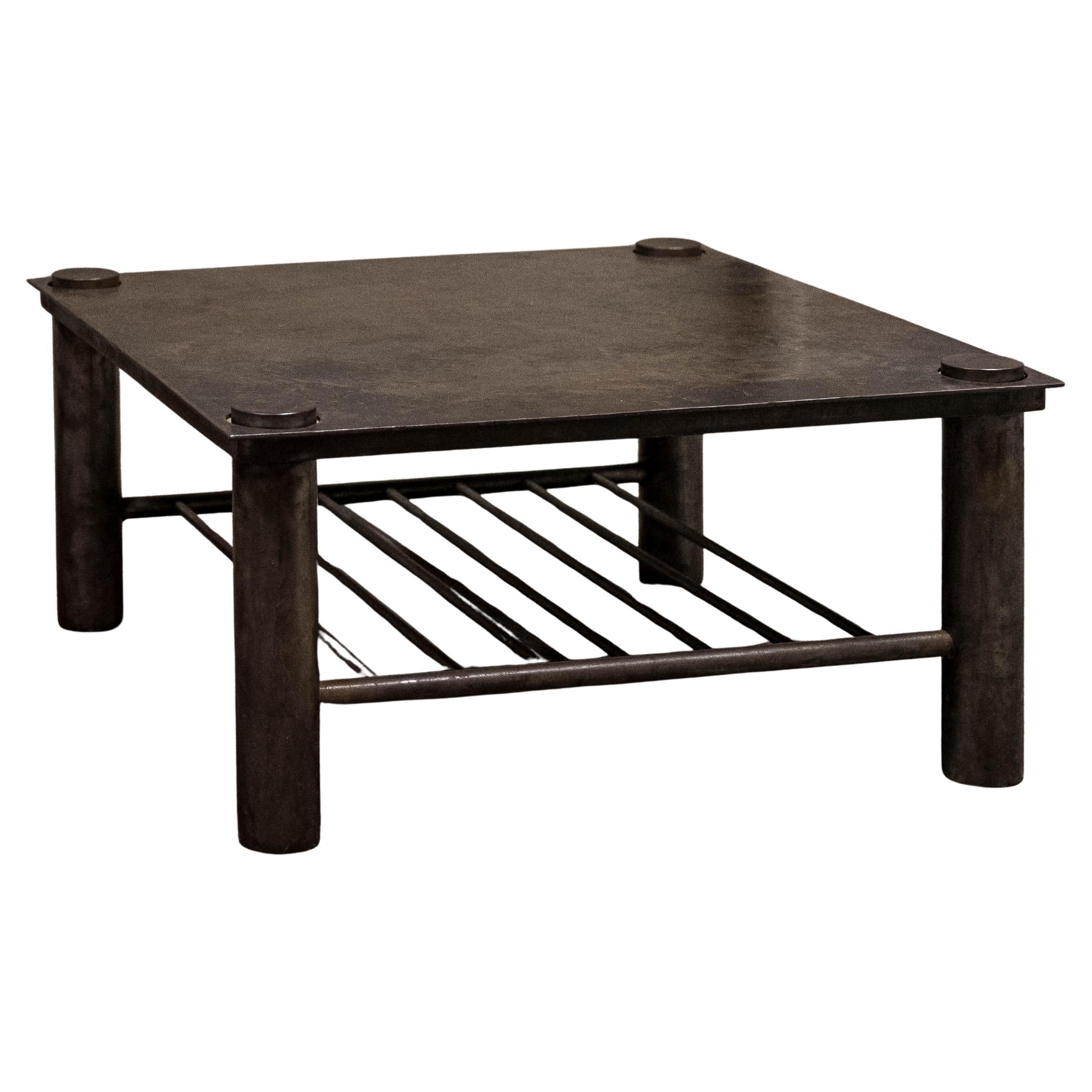 Table basse en acier fabriquée par Studio Aele en vente