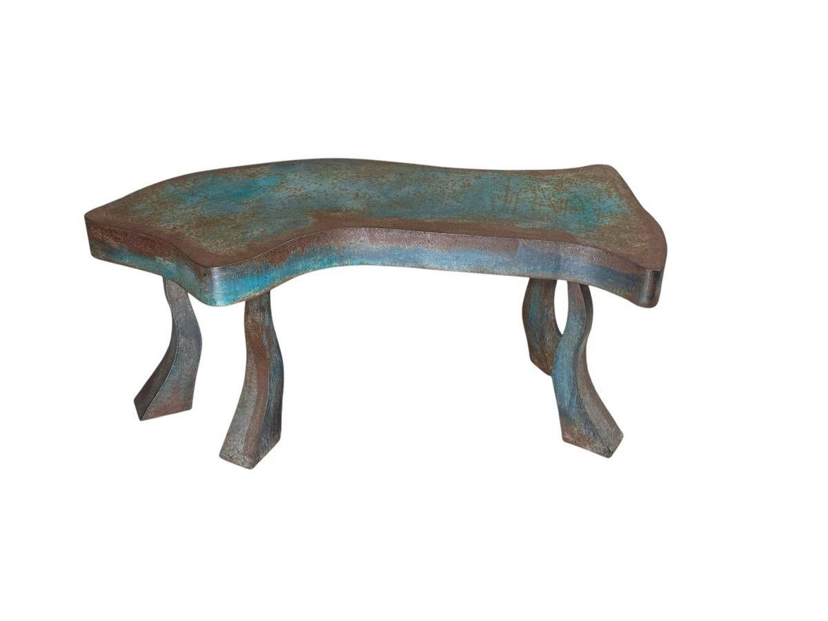 Banc en acier soudé fabriqué par Studio, 1980. Une pièce très unique.
Mesure 17.75