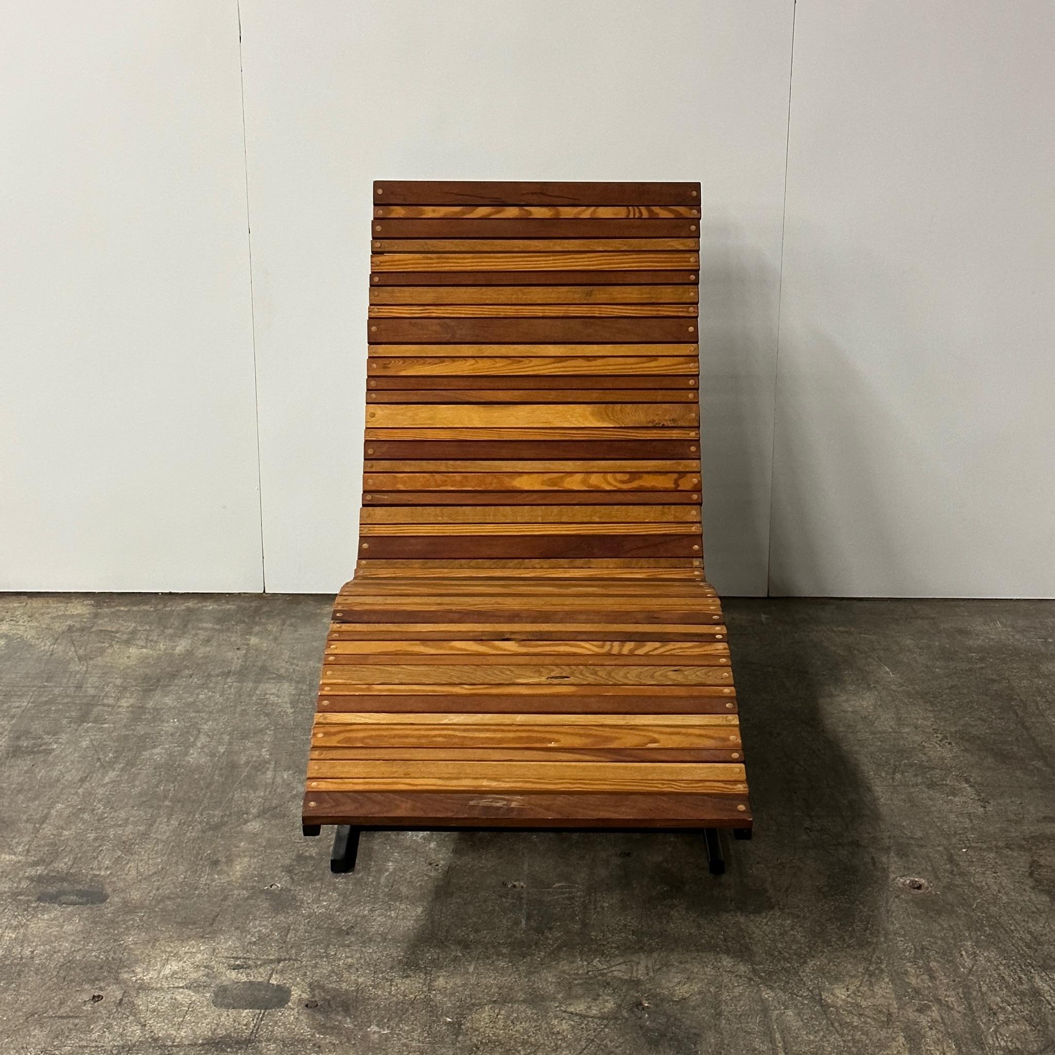 Studio Made Wood Slat Chaise In Good Condition For Sale In Chicago, IL