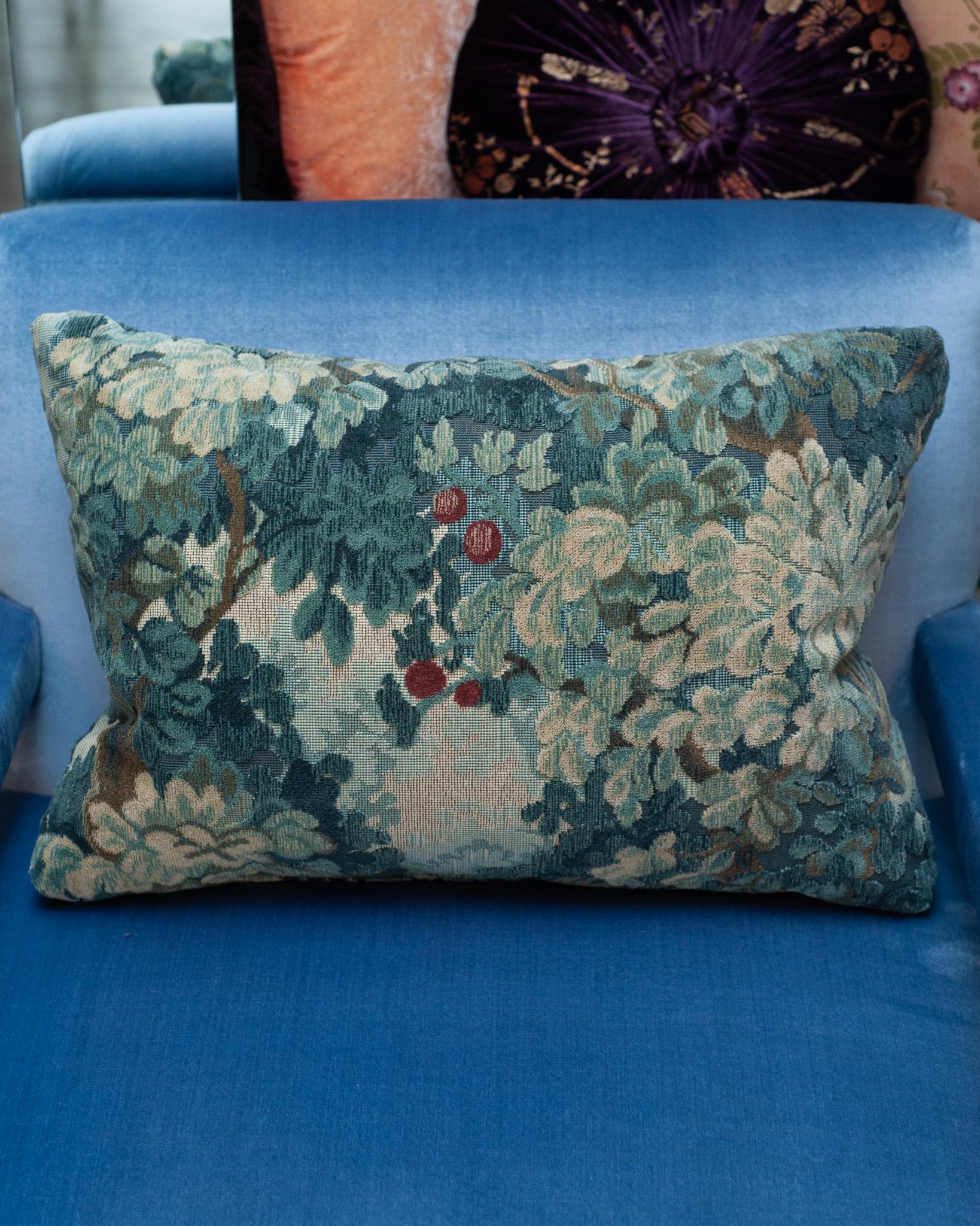 A luxurious Studio Maison Nurita pillow made from Colony 