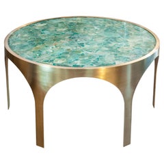 Studio Maison Nurita Mesa de Fluorita Verde con Base Arqueada de Latón Cepillado