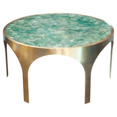 Studio Maison Nurita Mesa de Fluorita Verde con Base Arqueada de Latón Cepillado