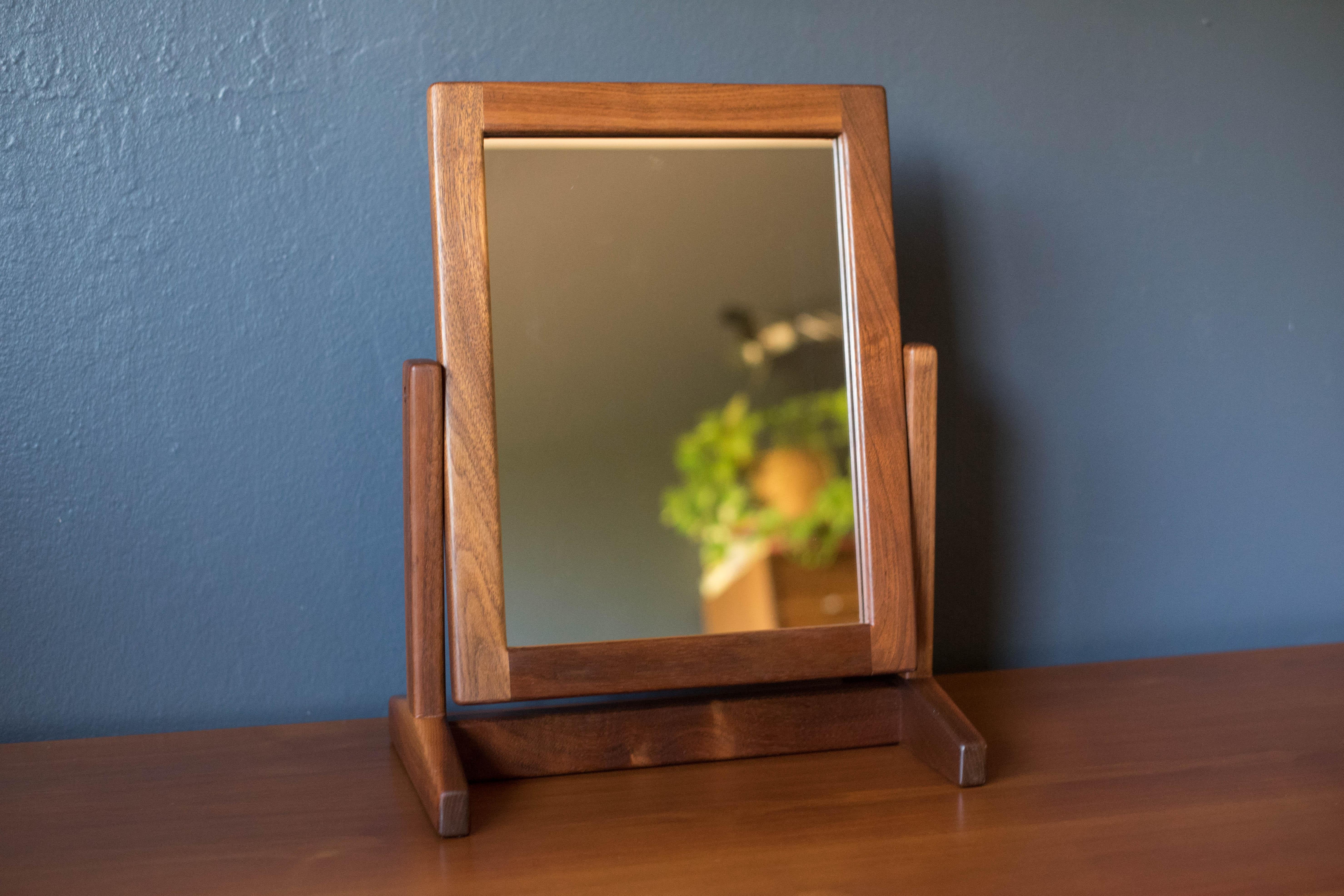 standing table mirror