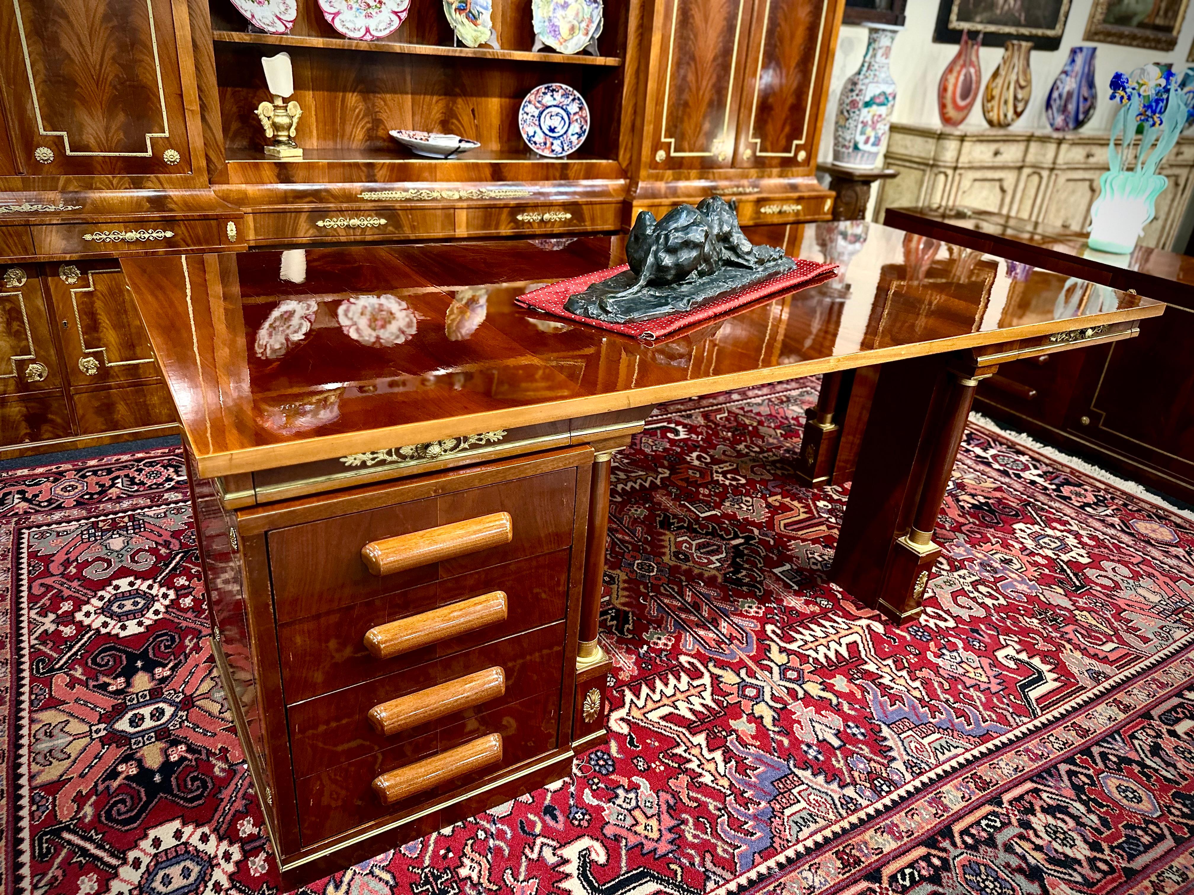 Studio Notarile Con Cassettiera E Scrivania In condizioni buone in vendita a Borgo Veneto, IT