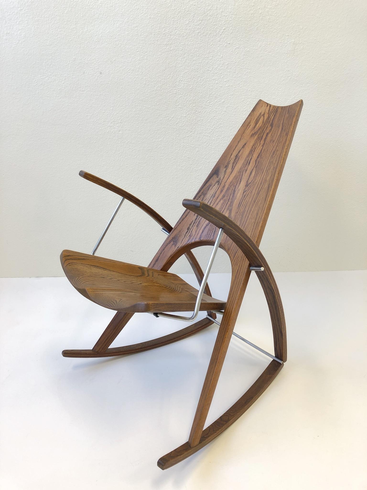 Rocking Chair aus Eiche und Edelstahl von Leon Mayer, Studio (Poliert) im Angebot