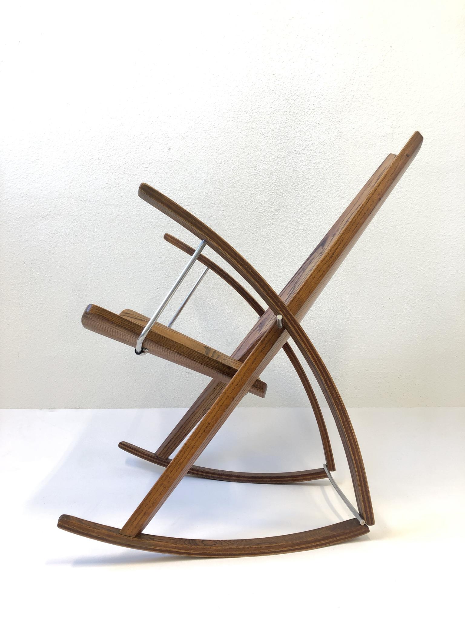 Poli Chaise à bascule Studio en chêne et acier inoxydable de Leon Mayer en vente