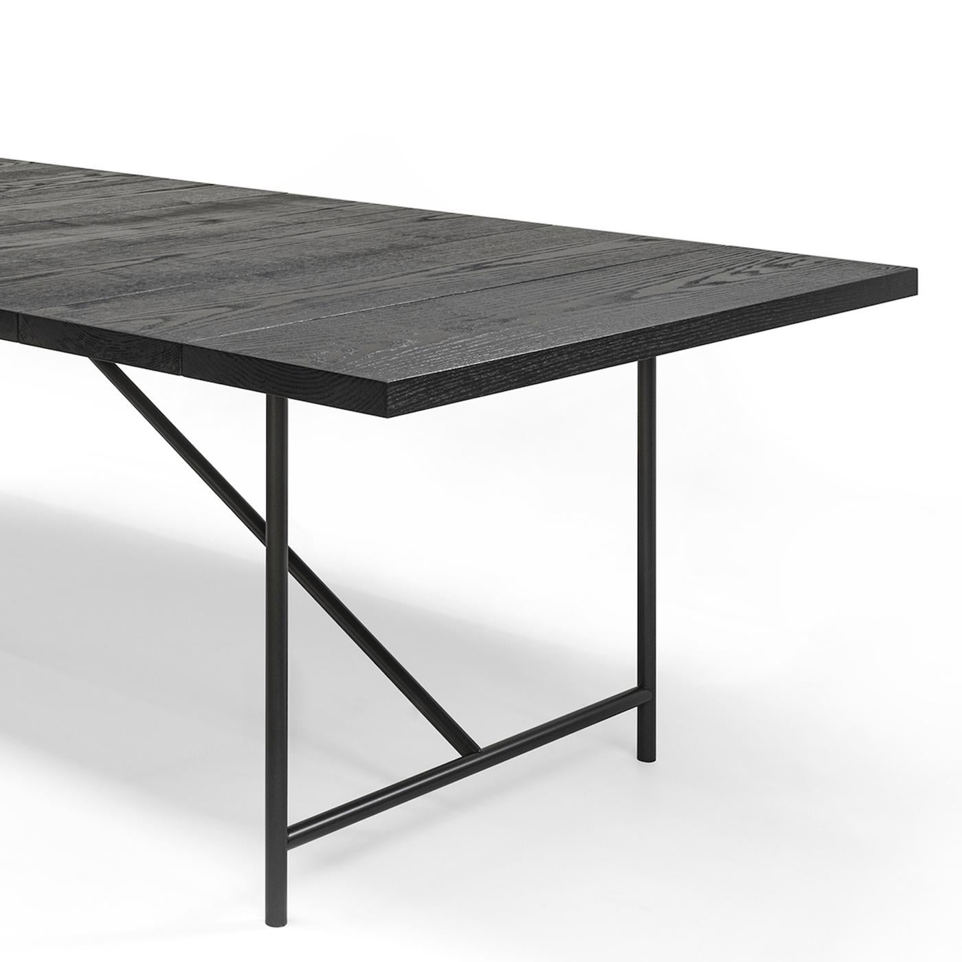 Table noire en chêne de Studio Neuf - En vente à Paris, FR