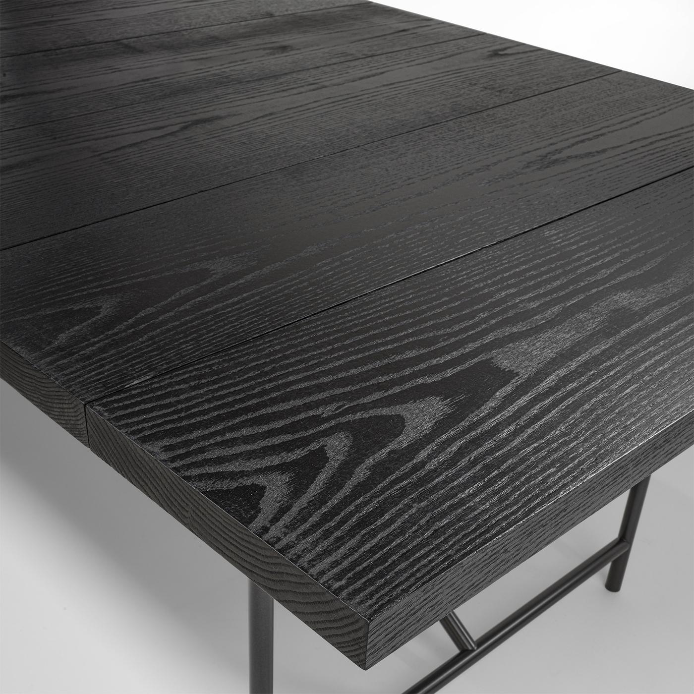 Table noire en chêne de Studio en vente 1