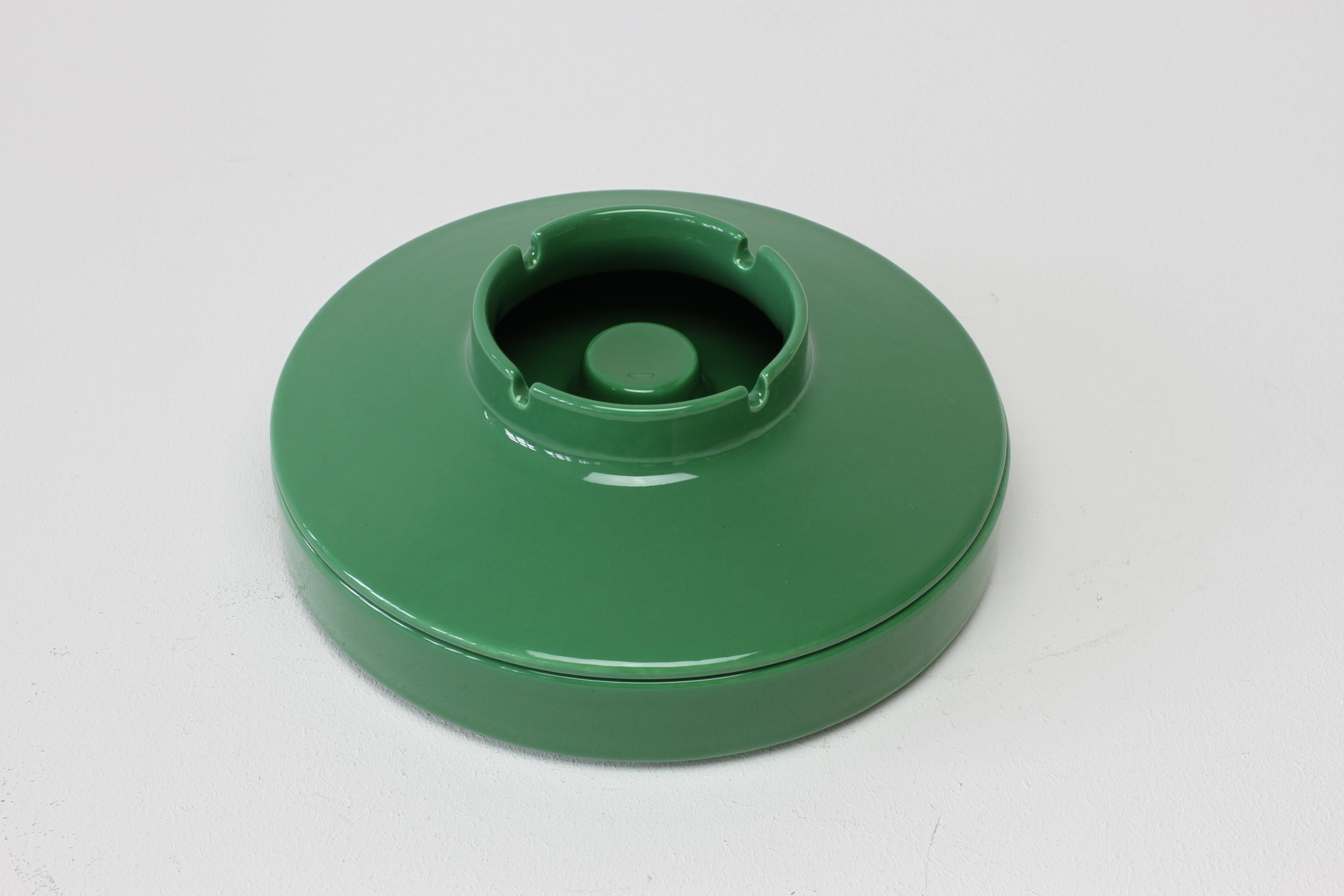 Studio O.P.I. for Gabbianelli Vintage Ceramic Green Ashtray 'New Old Stock' For Sale 3