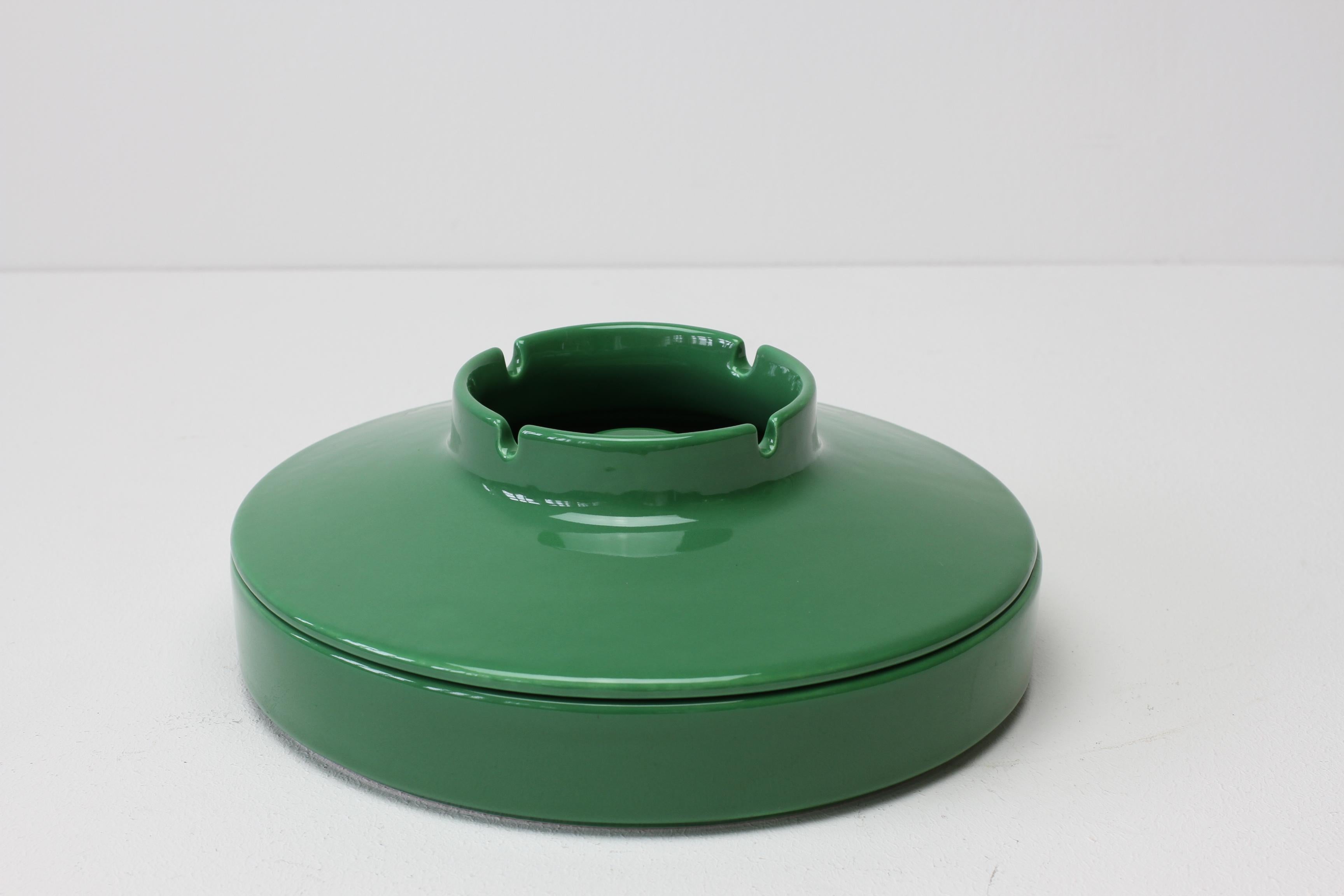 Mid-Century Modern Studio O.P.I. for Gabbianelli Vintage Ceramic Green Ashtray 'New Old Stock' For Sale