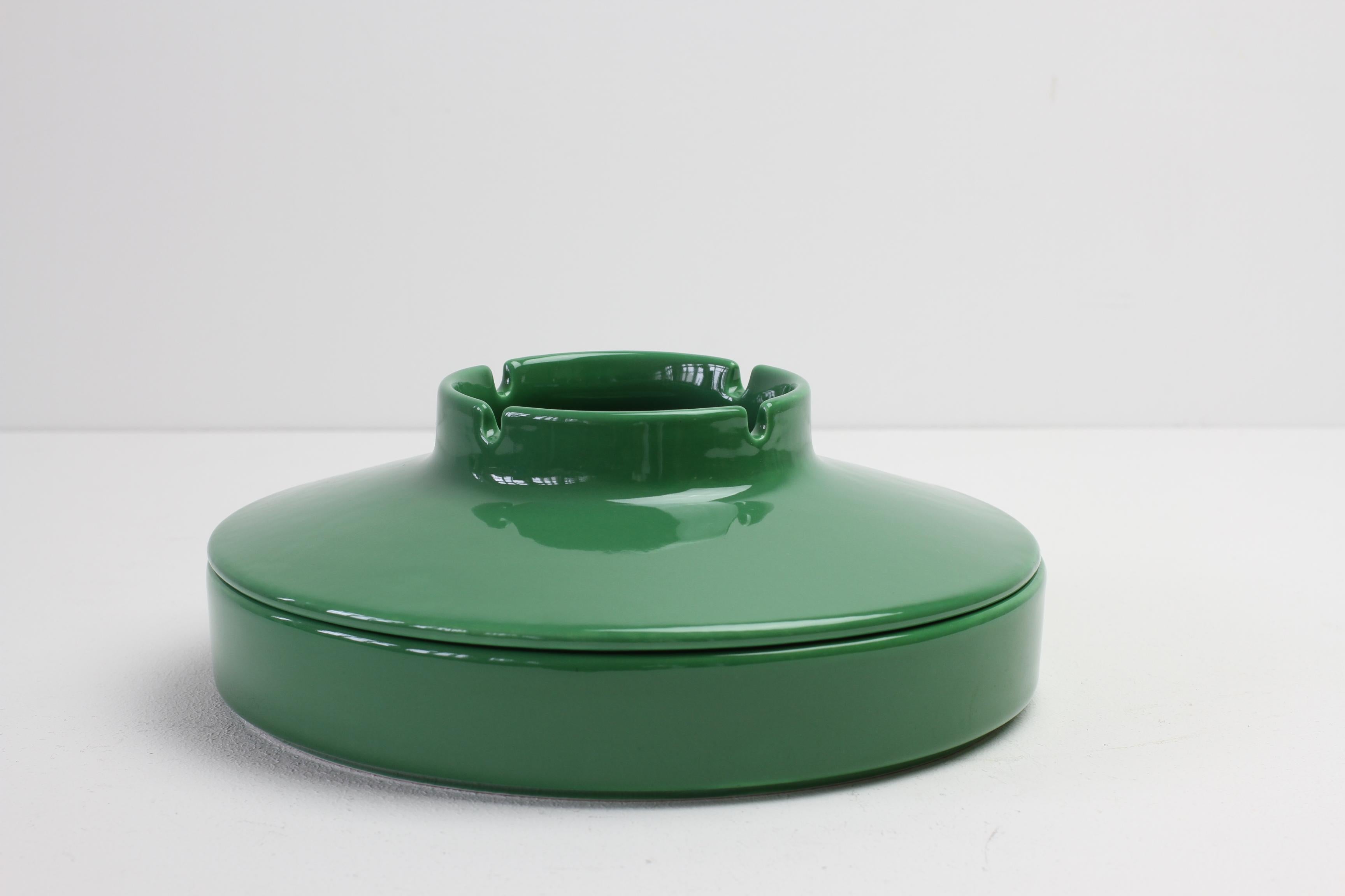 Glazed Studio O.P.I. for Gabbianelli Vintage Ceramic Green Ashtray 'New Old Stock' For Sale