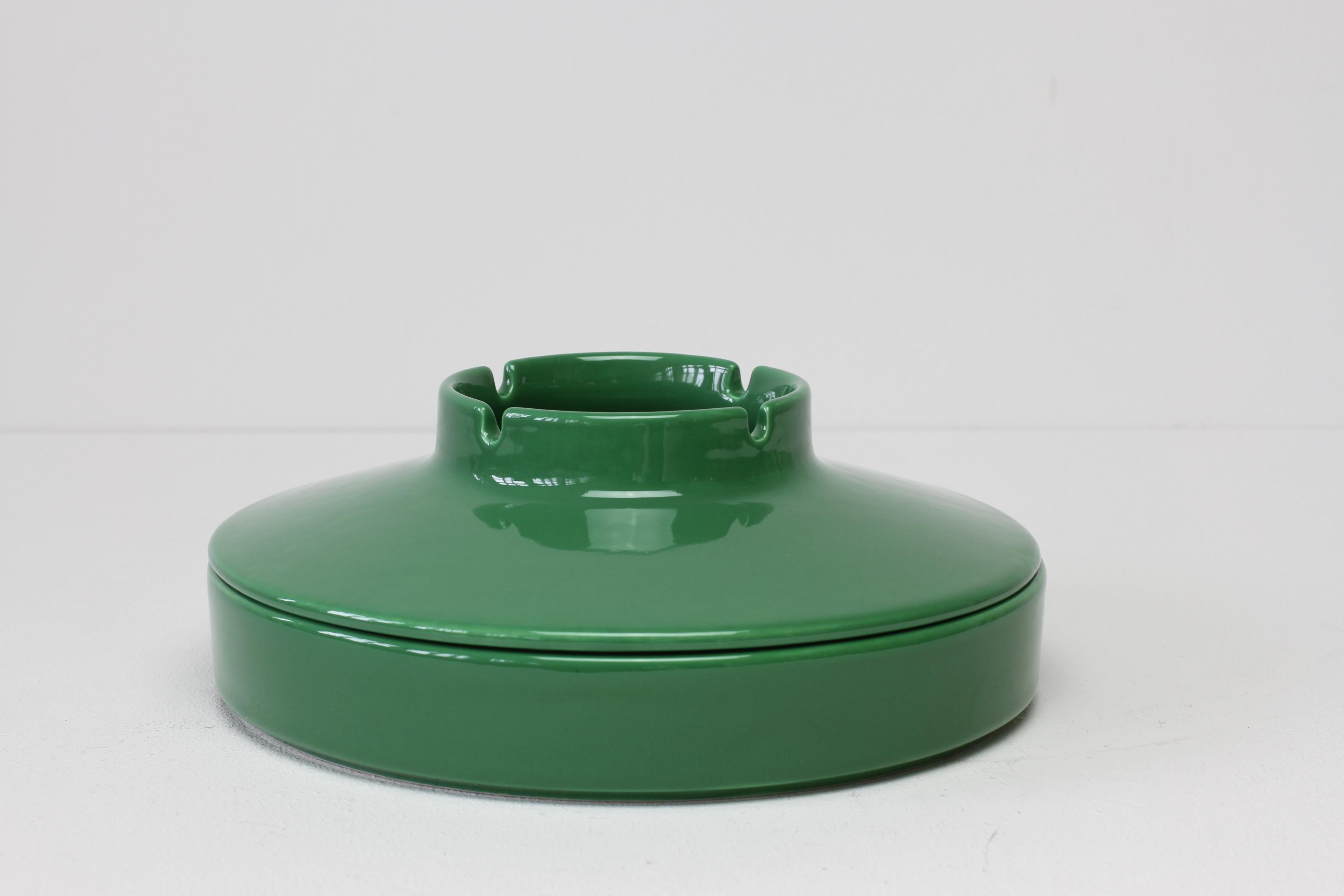 Studio O.P.I. for Gabbianelli Vintage Ceramic Green Ashtray 'New Old Stock' In Excellent Condition For Sale In Landau an der Isar, Bayern