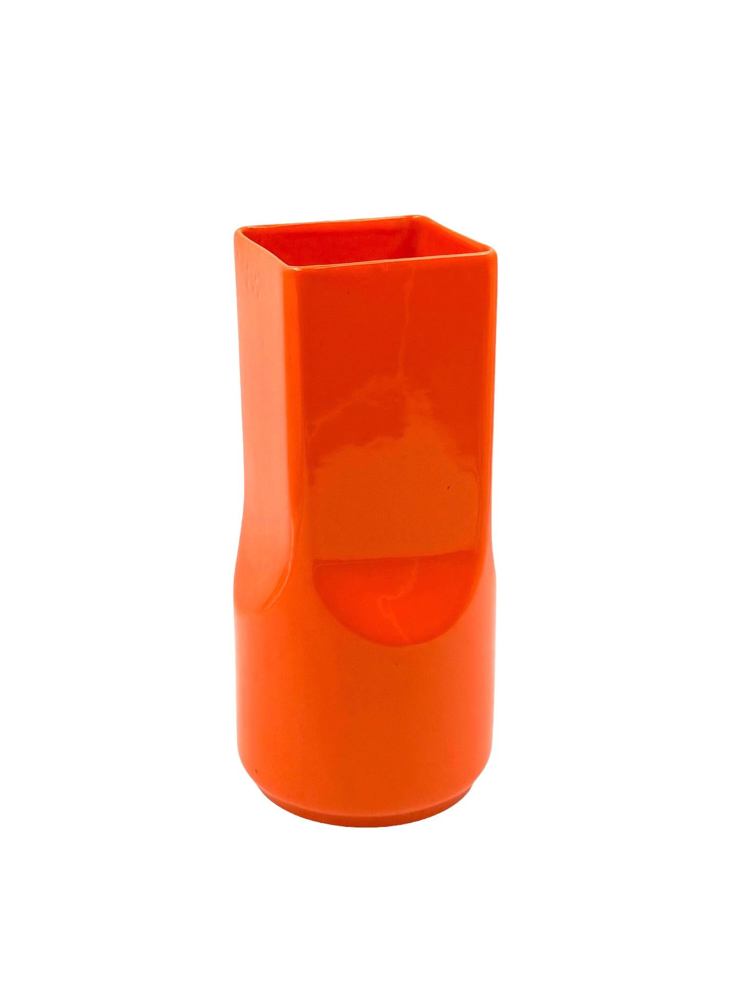 Studio Opi, space age orange ceramic vase, Gabbianelli Italy ca. 1960 in vendita 5