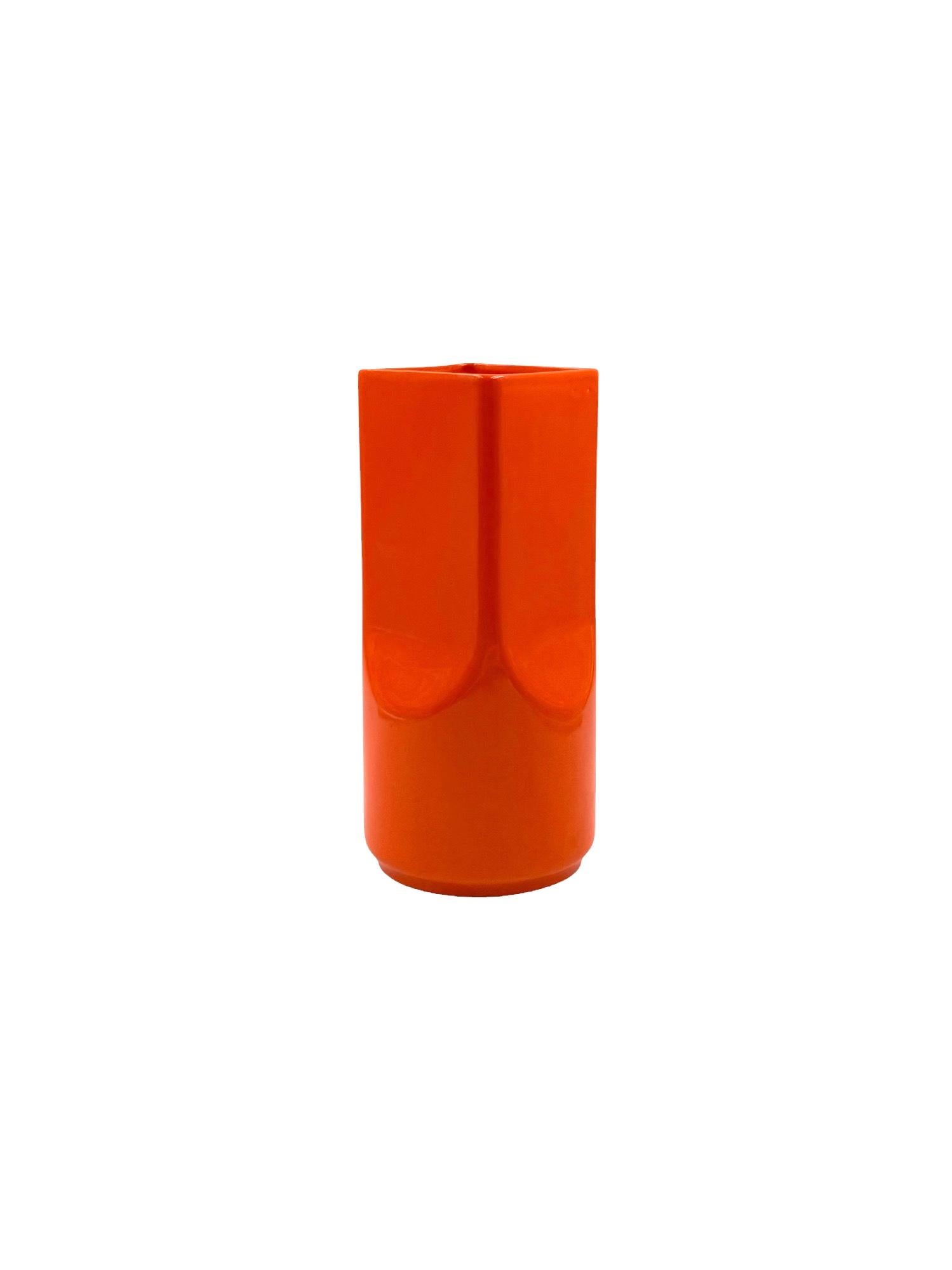 Mid-20th Century Studio Opi, space age orange ceramic vase, Gabbianelli Italy ca. 1960 in vendita
