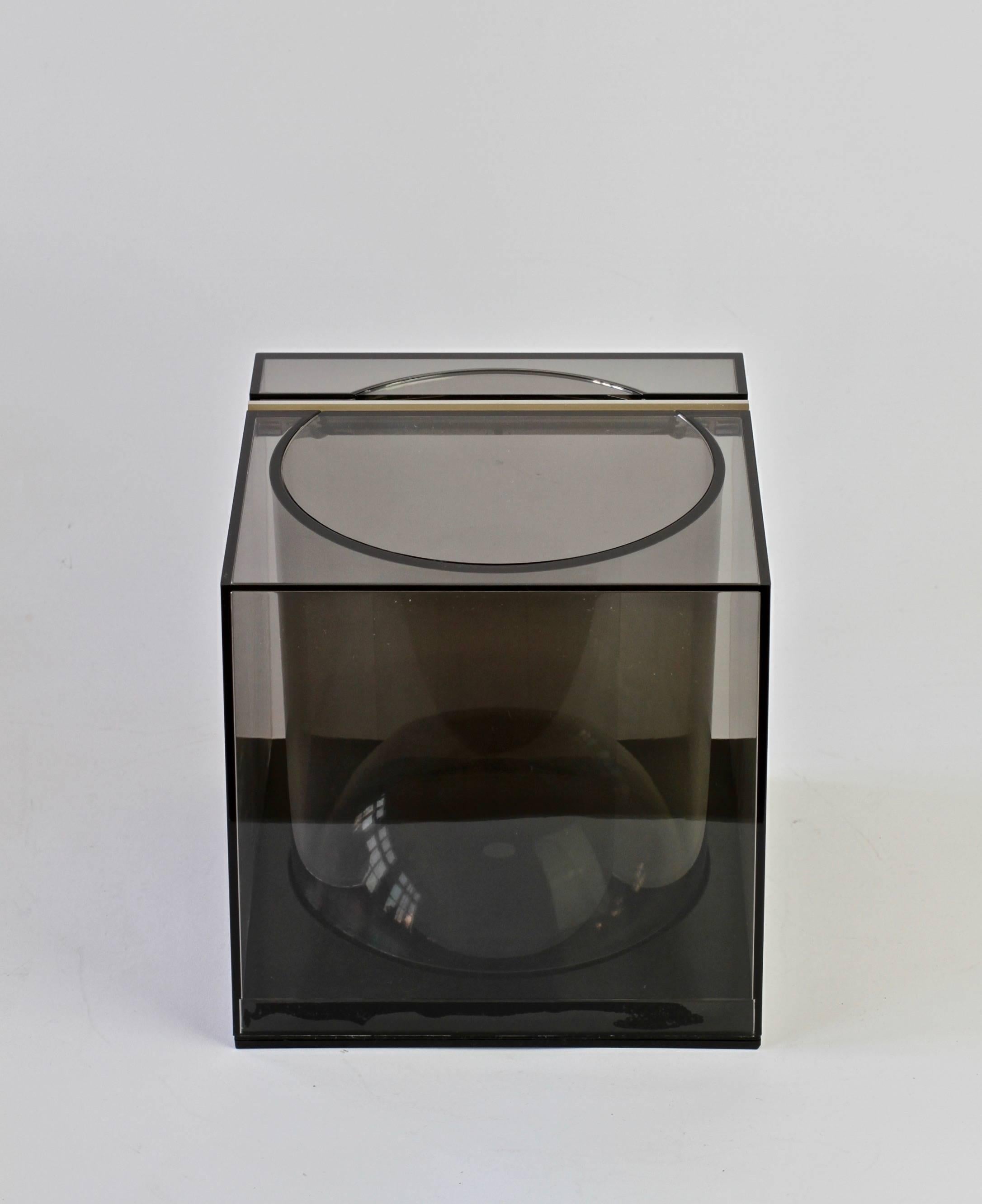 Vintage Italian dark or 'smoked' toned acrylic ice bucket, box or ice cube holder designed by Franco Bettonica and Mario Melocchi at Studio Opi for Cini e Nils in 1974. This piece would look fantastic displayed on a brass and chrome Romeo Rega or