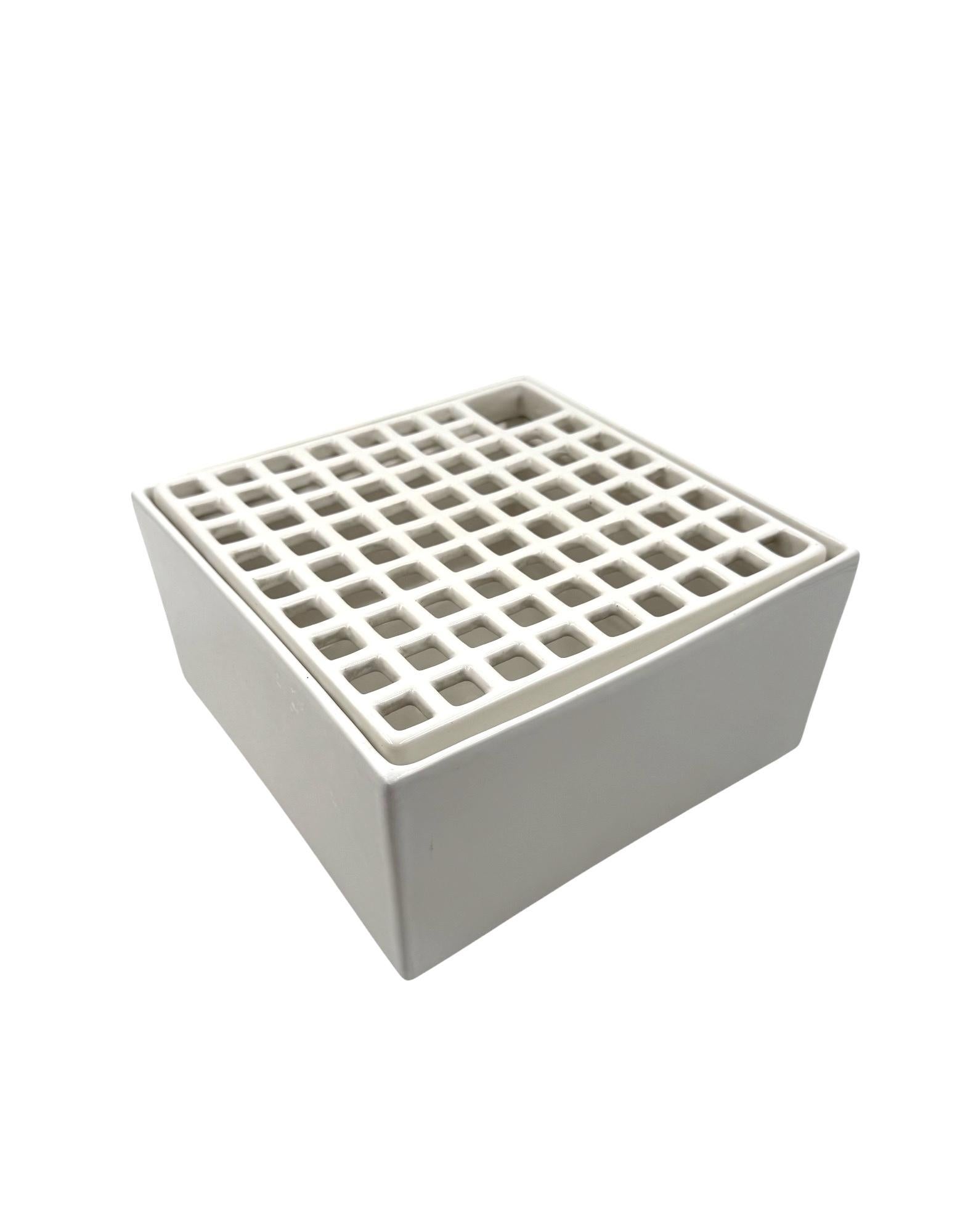 Studio Opi, White space age mod. Ikebana C ceramic vase, Gabbianelli Italy 1970 in vendita 8