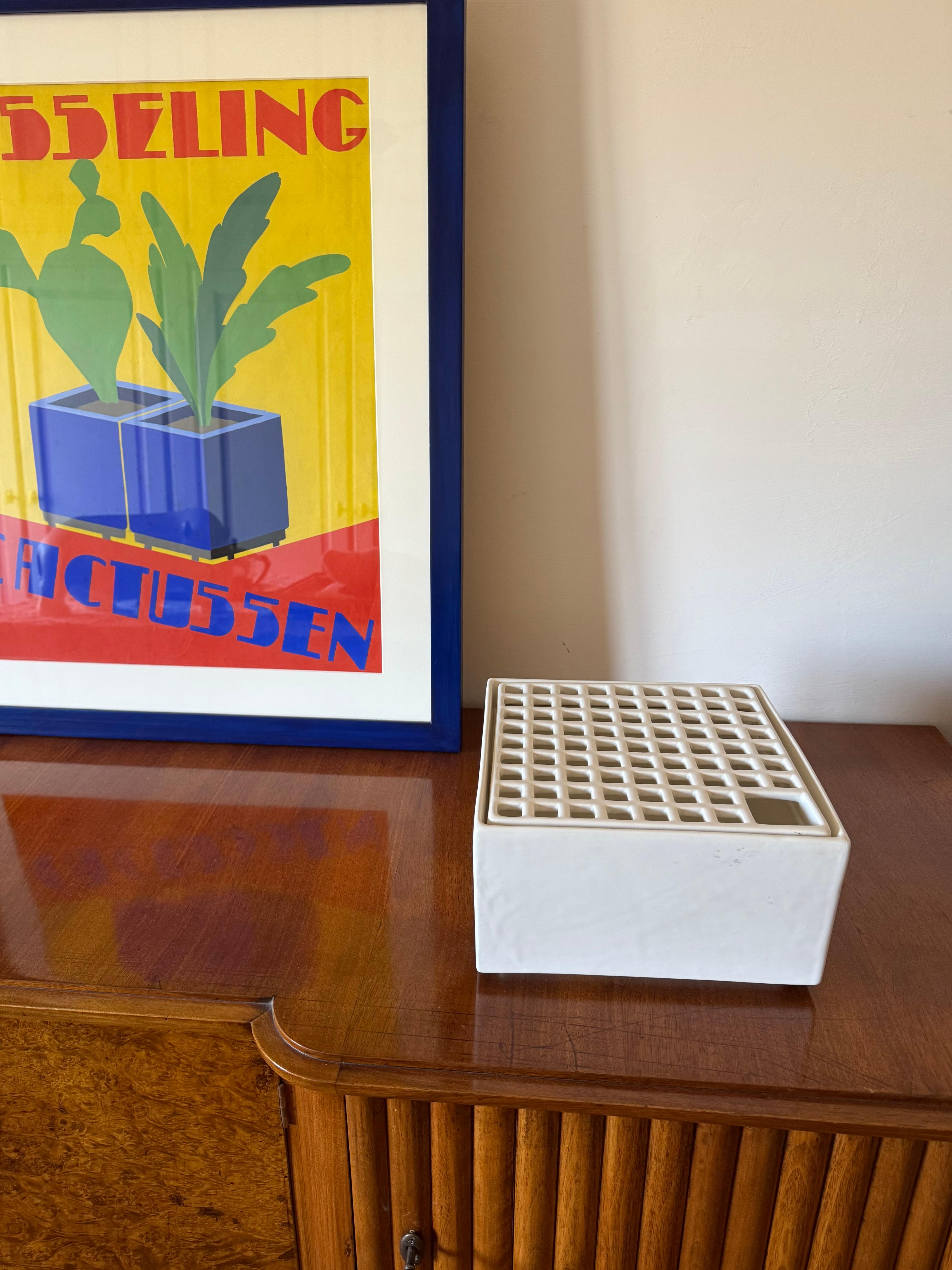 Space Age Studio Opi, White space age mod. Ikebana C ceramic vase, Gabbianelli Italy 1970 in vendita