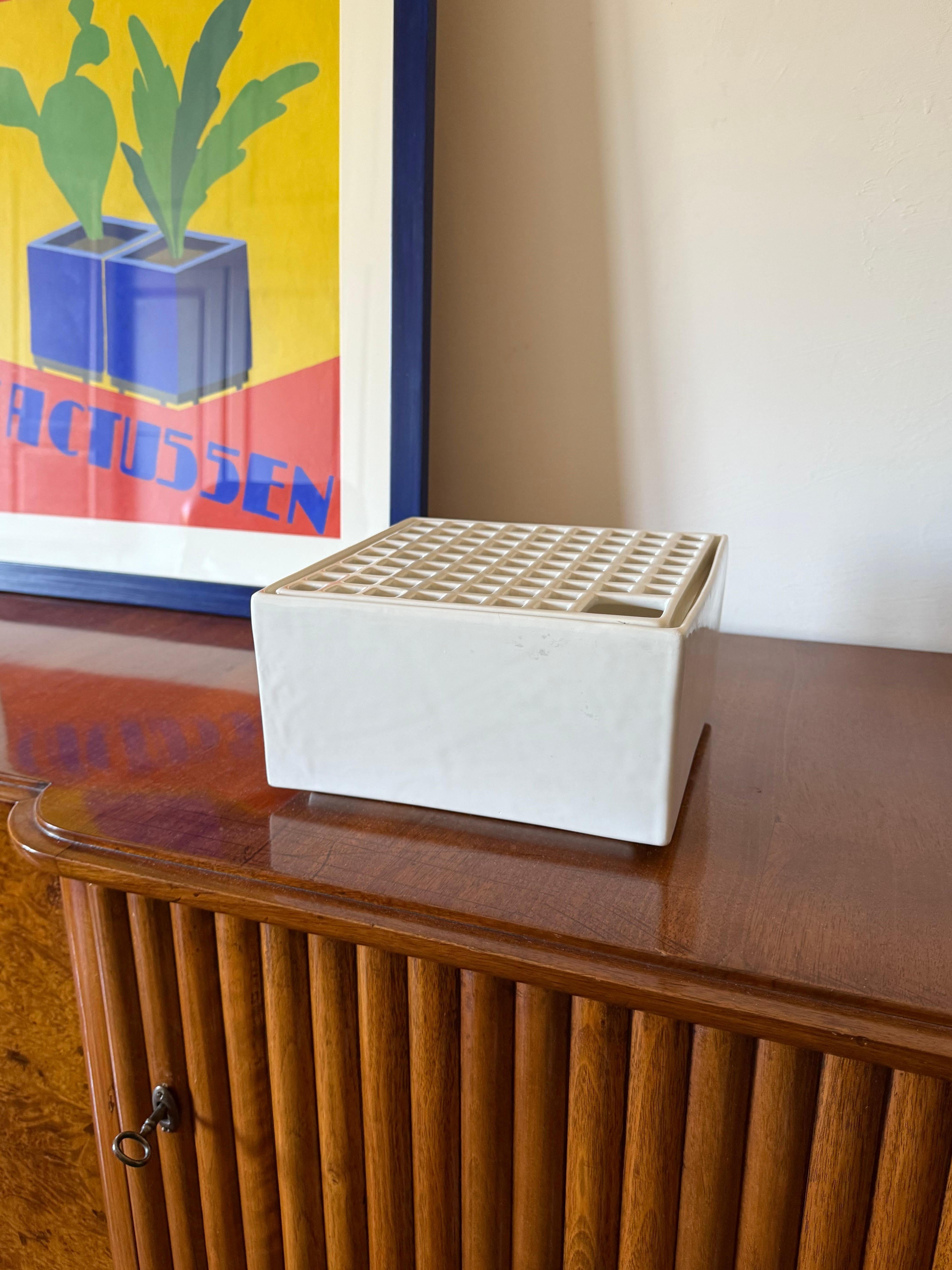 Italian Studio Opi, White space age mod. Ikebana C ceramic vase, Gabbianelli Italy 1970 in vendita