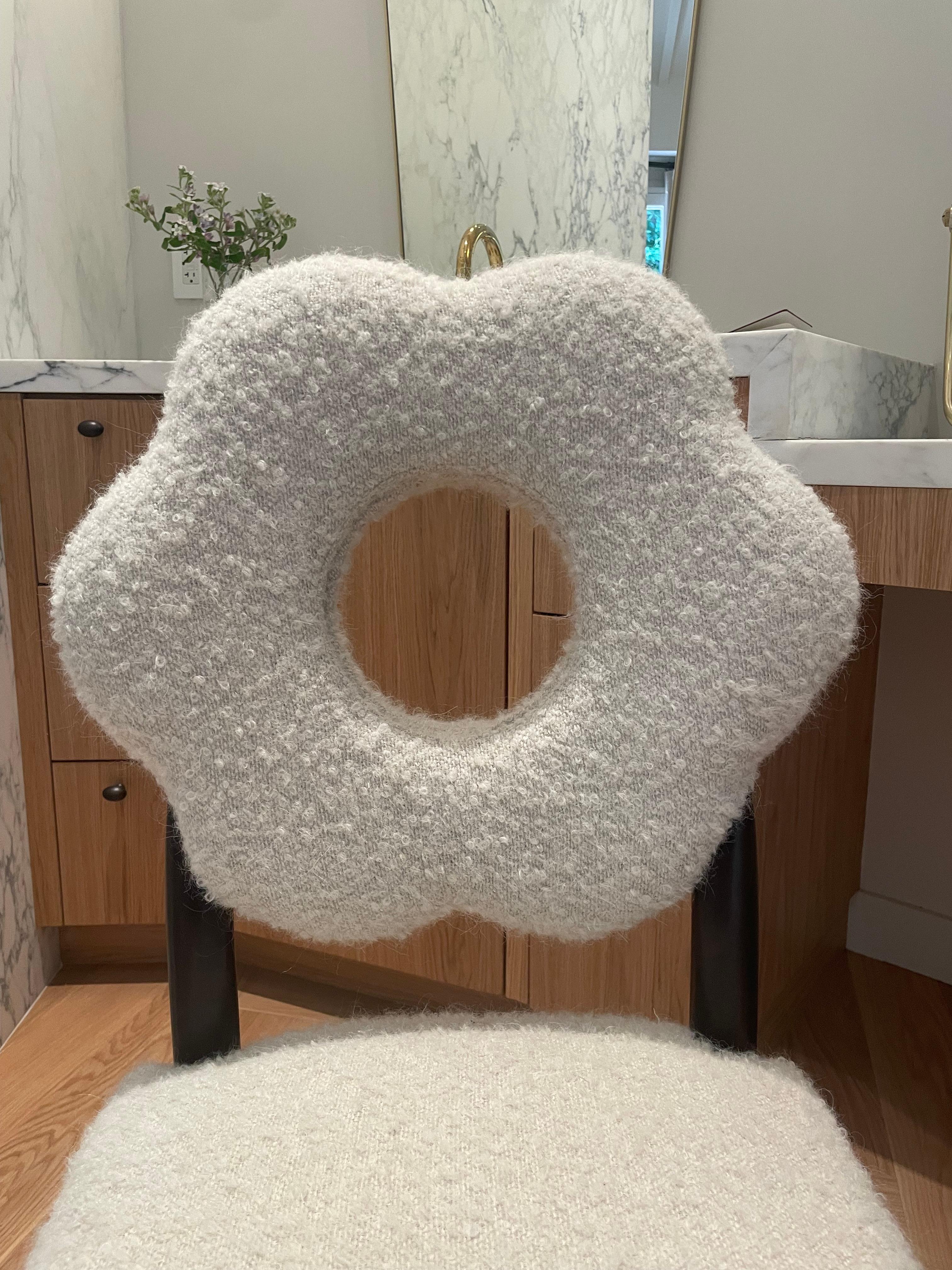 American Studio OSKLO 'Flower' Chair in cozy White Boucle  For Sale
