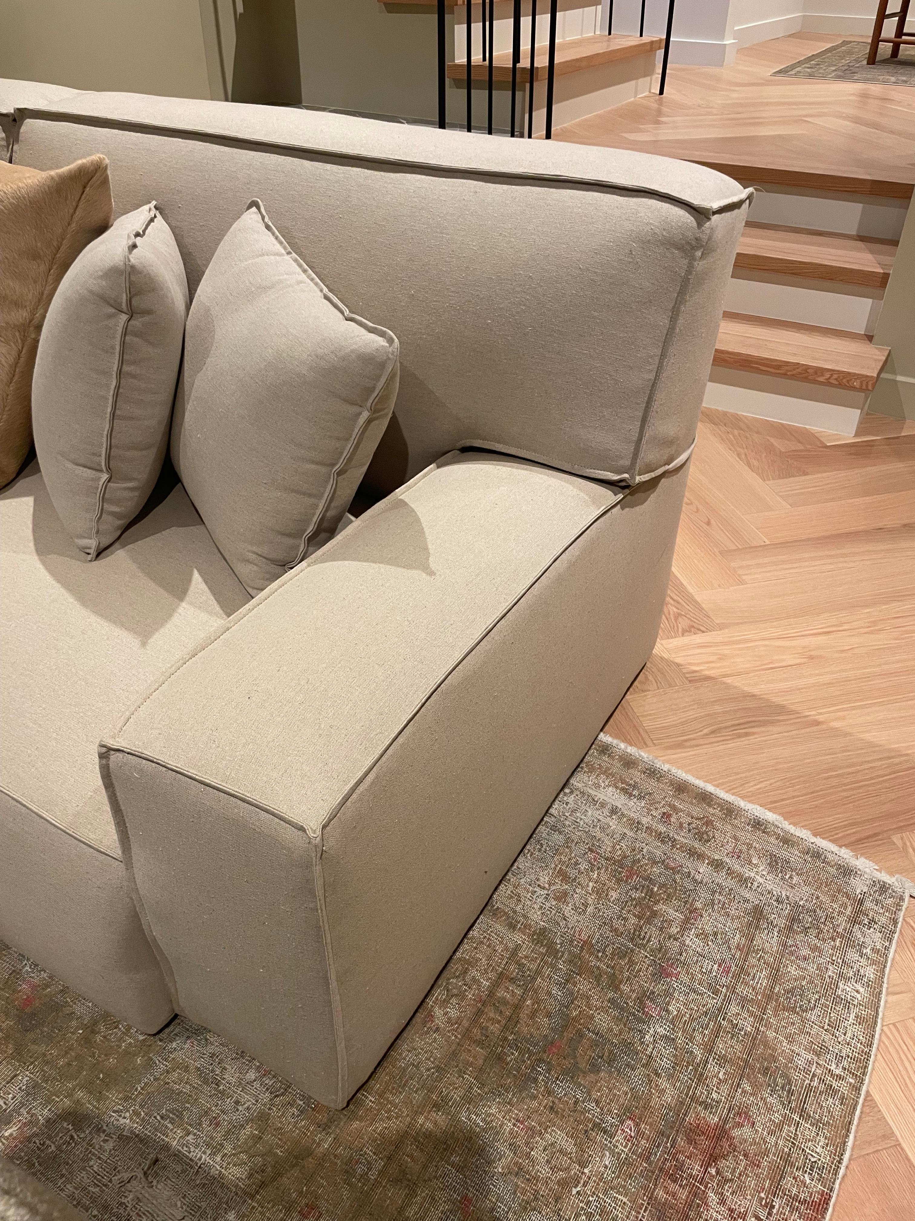 Sectional-Sofa aus verstaubtem, natürlichem Leinen  im Angebot 4