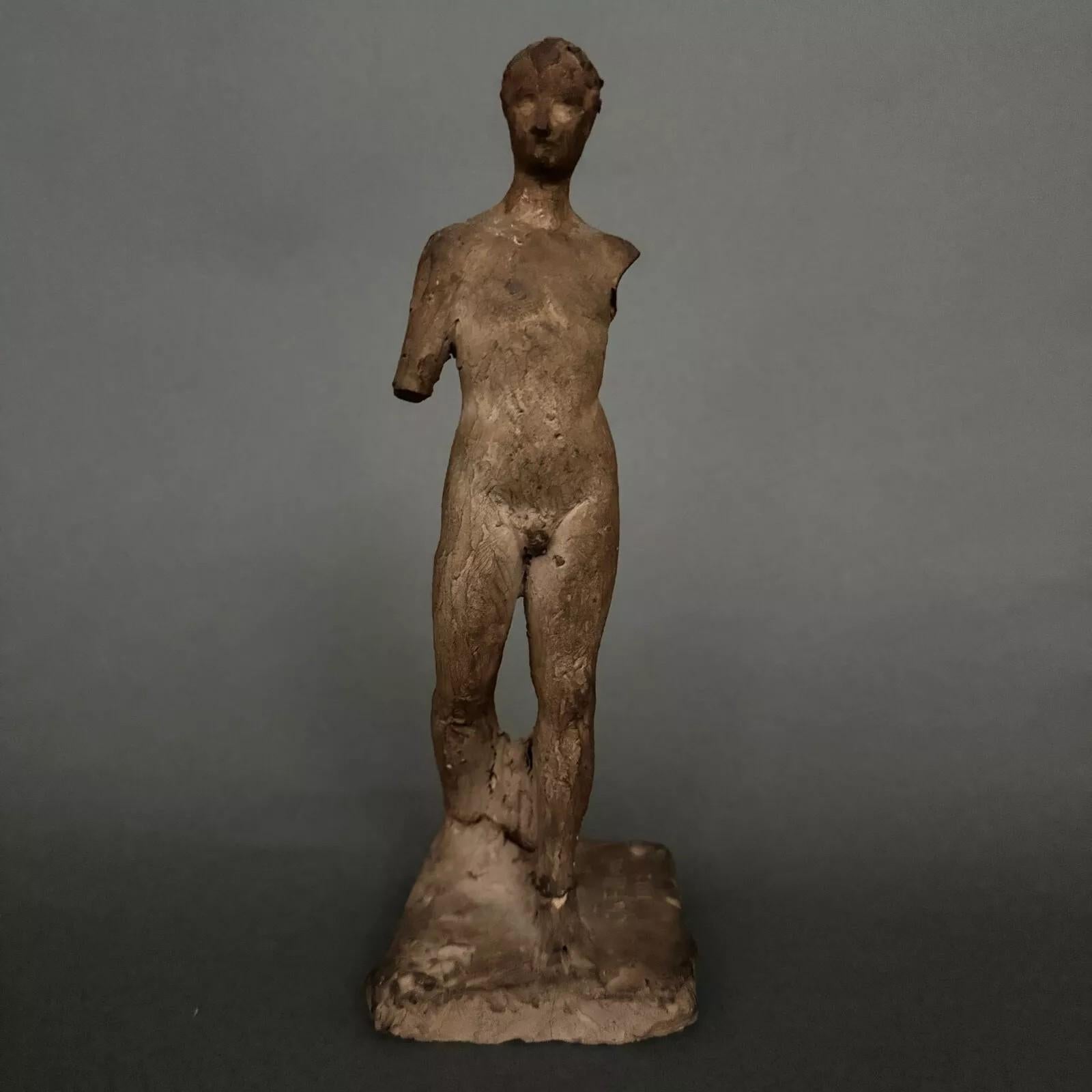 This studio plaster was created by Charles Filleul.
It is a hand-modeled piece, most likely a preparatory study.

This is a striking object, powerful in both its sculpting and modeling. Collectors of studio plasters will appreciate this piece,