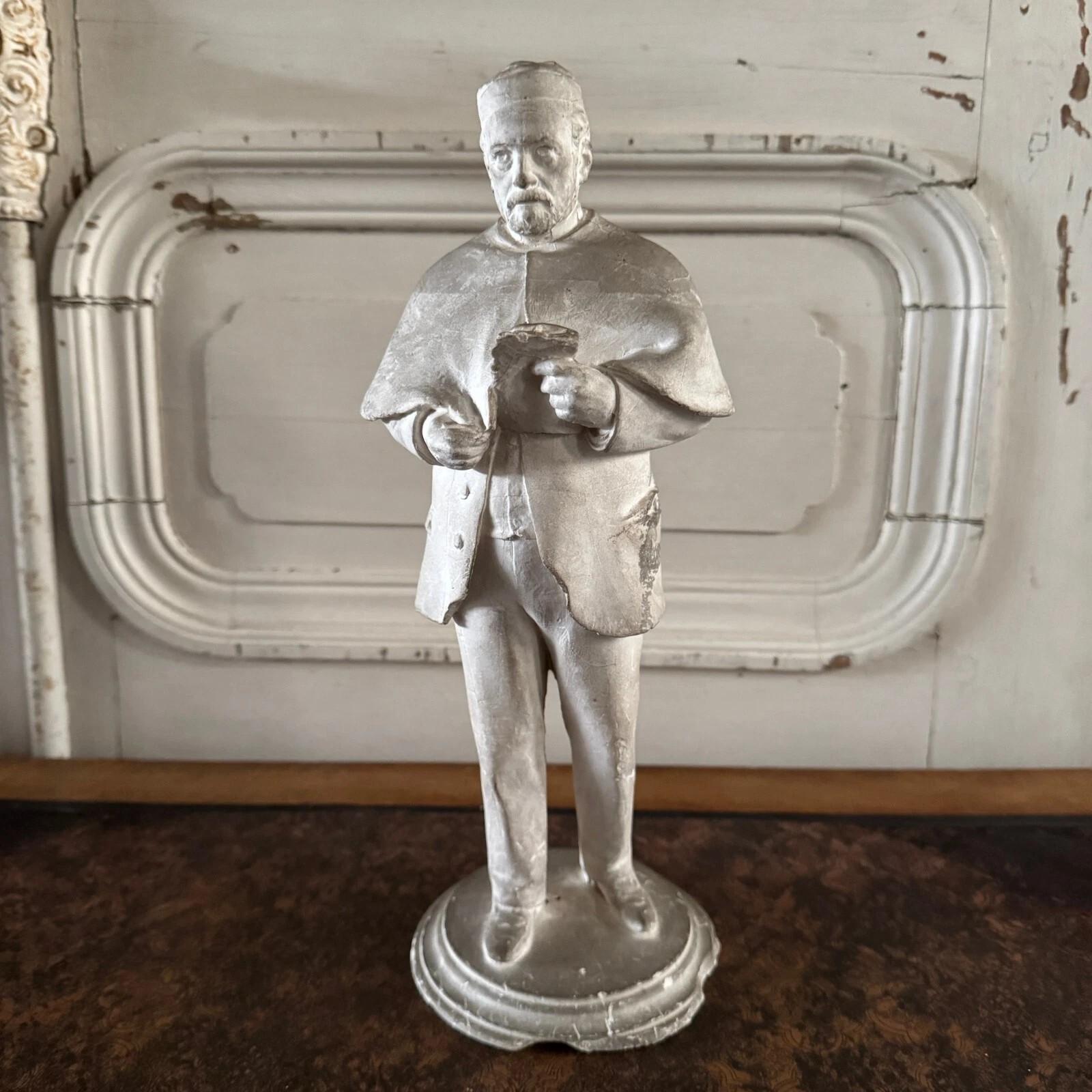 Studio Plaster by Théodore Rivière – Dr. Salmon, Early 20th Century

This studio plaster was created by French sculptor Théodore Rivière and represents Dr. Salmon. It is an early 20th-century work originating from the workshop of Charles