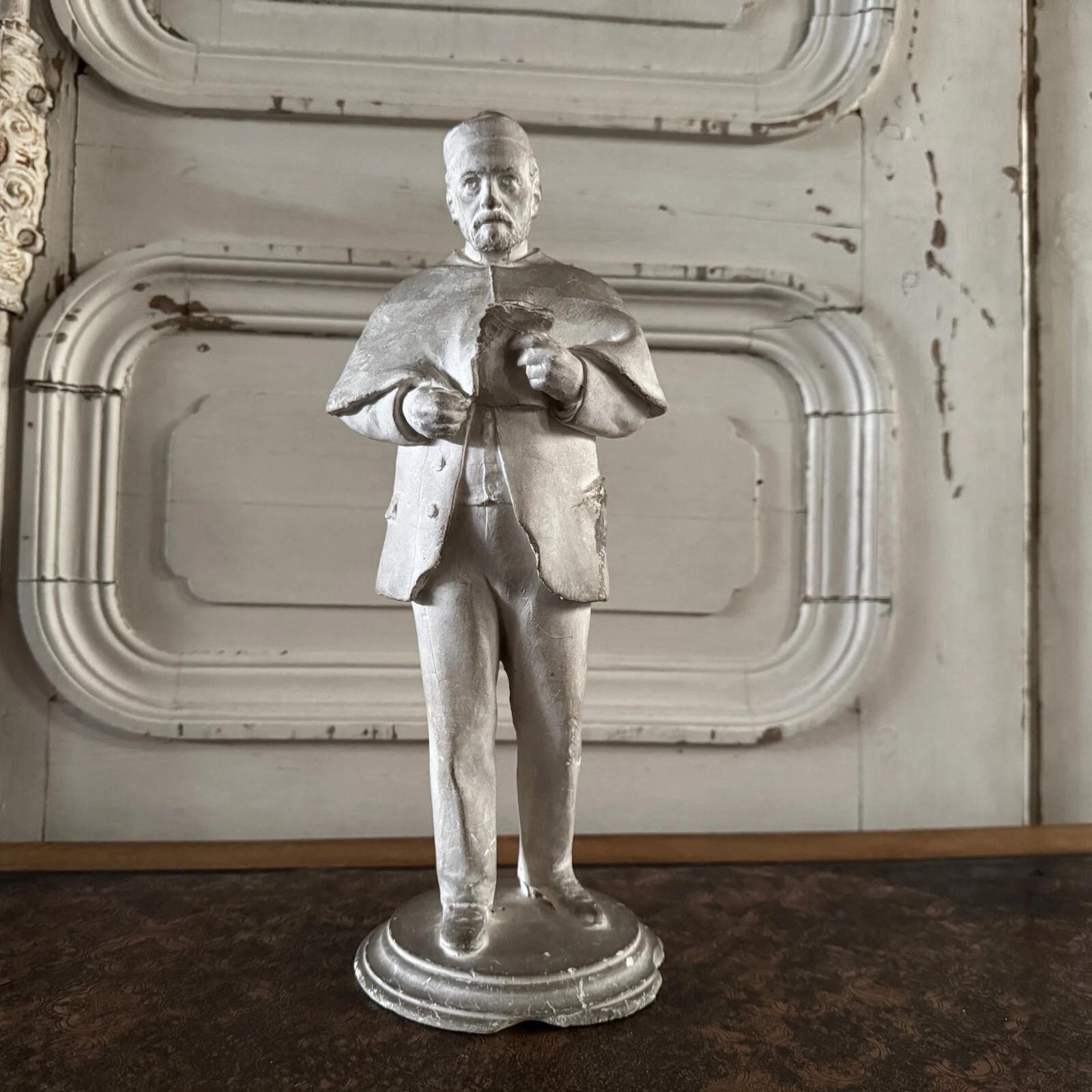 Neoclassico Studio Plaster by Théodore Rivière – Dr. Salmon. in vendita