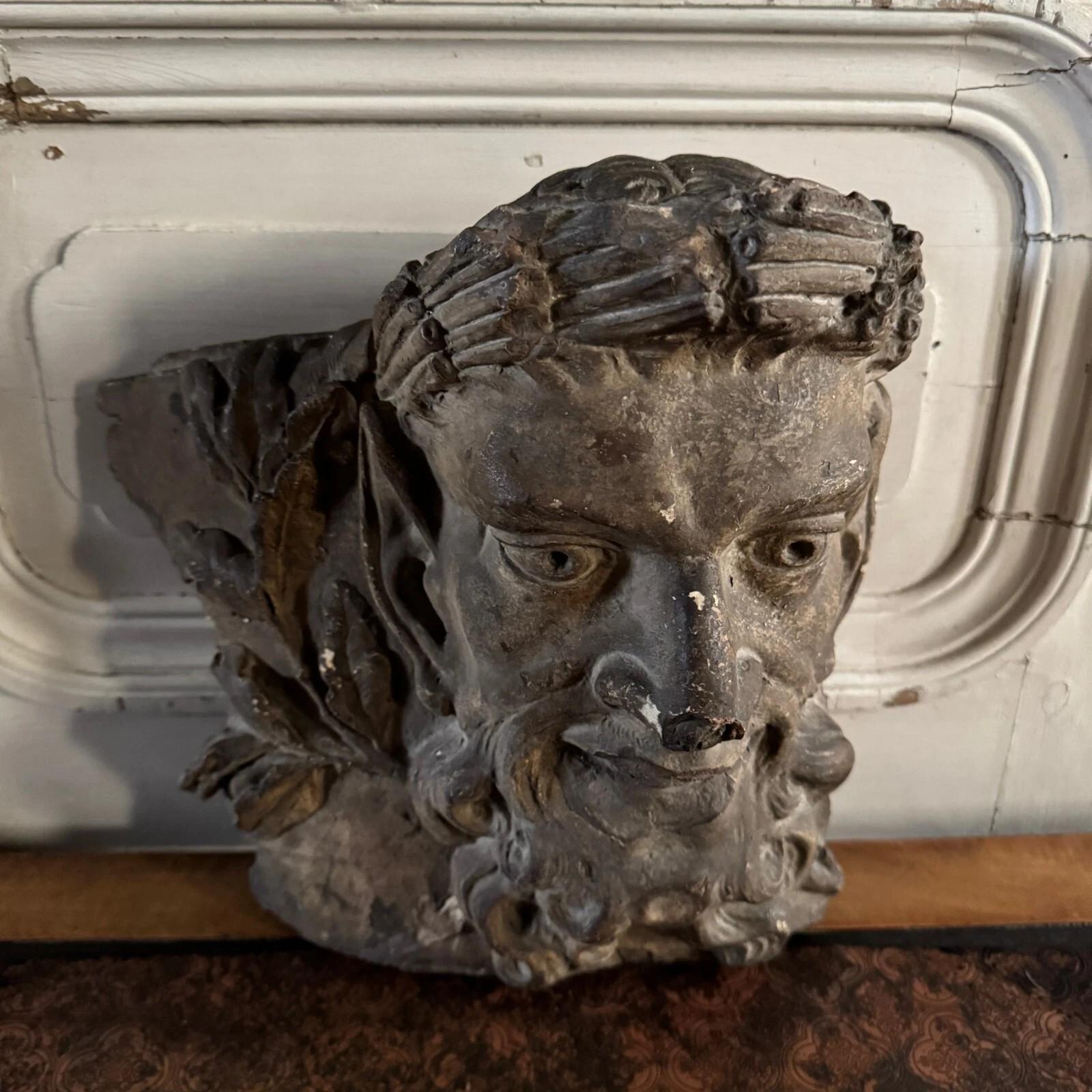 This studio plaster represents the head of an Antique-style male figure, possibly a satyr.
It is a preparatory work by Charles Filleul, likely created in anticipation of a larger sculpture.

A highly decorative piece.

There is damage to the nose,