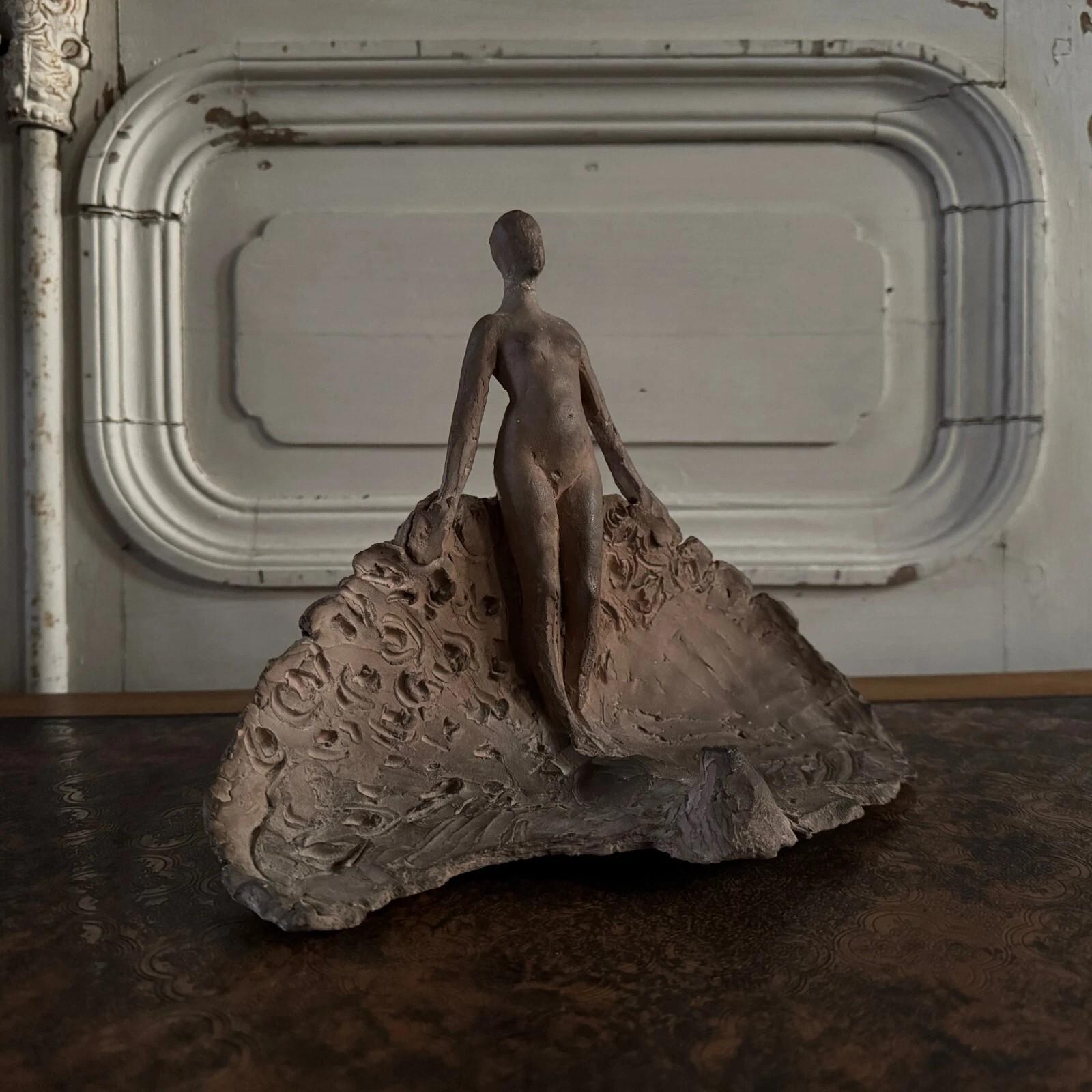 This sculpture comes from the studio of Charles Filleul. It is a hand-modeled piece from the 1920s, finely crafted. The artist’s hand and modeling technique are clearly evident.

In terms of condition, please note that the head has been reattached,