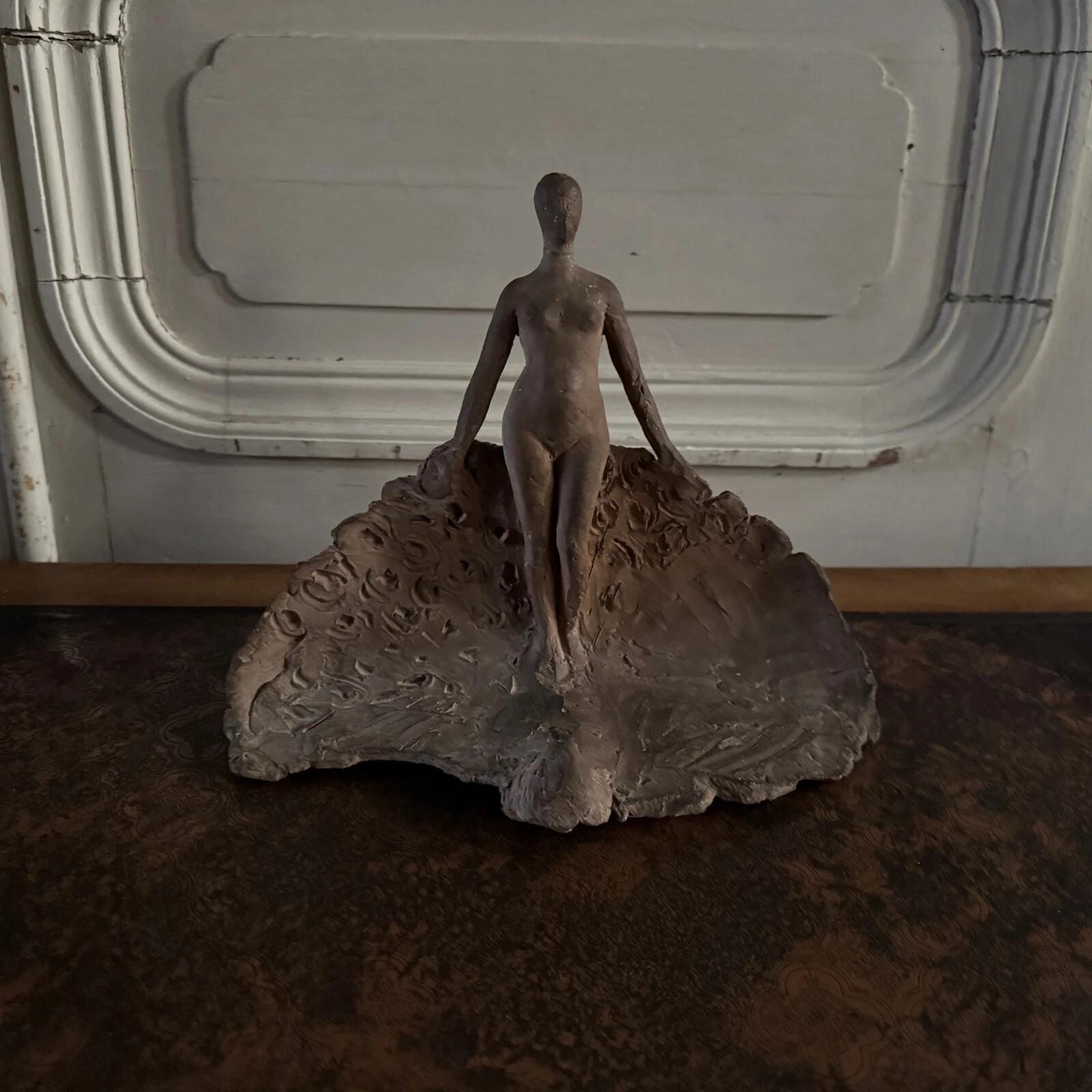 XX secolo Studio plaster sculpture by Charles Filleul – nude woman in terracotta in vendita