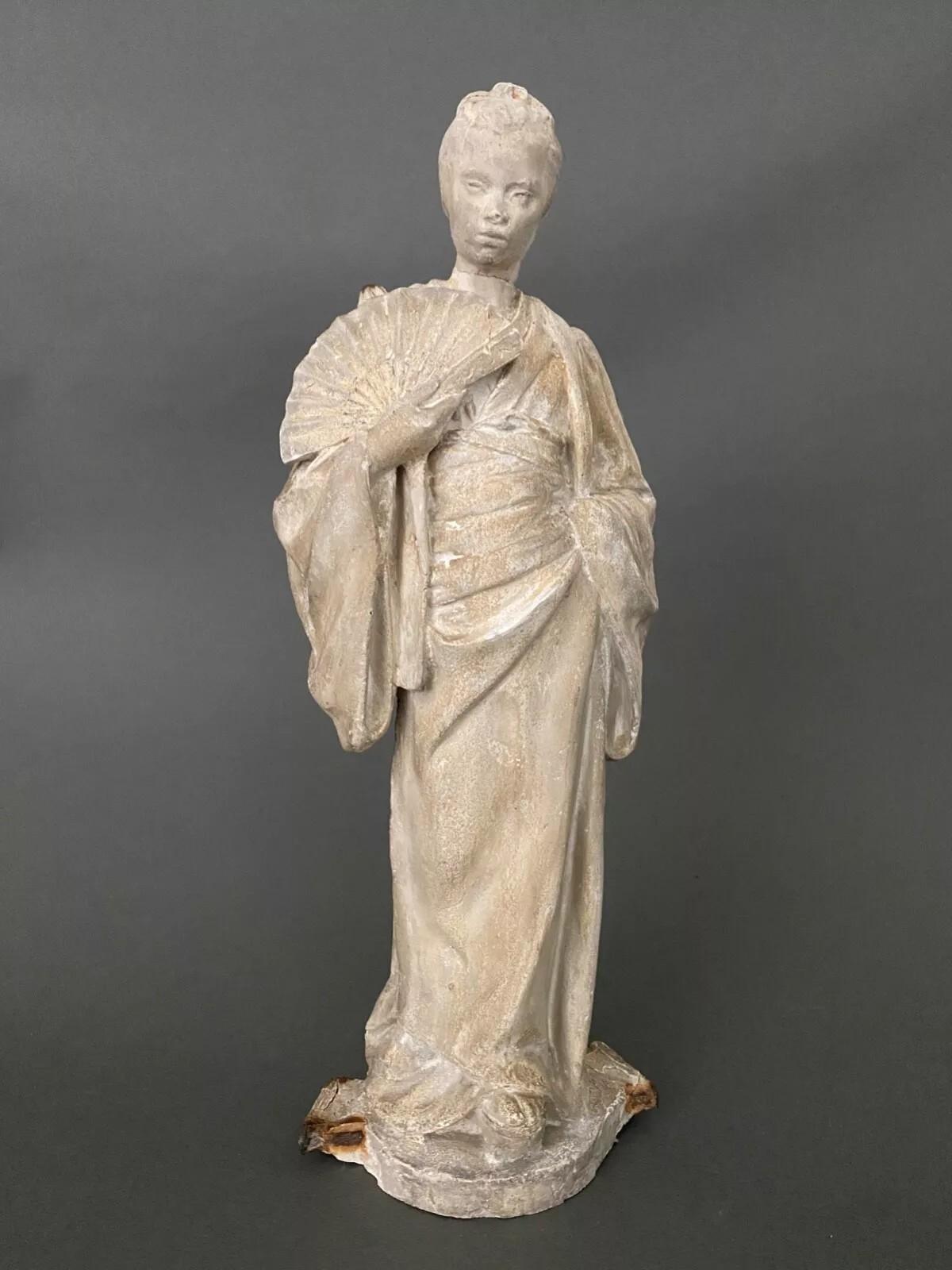 This plaster statue by Charles-Alexandre Filleul (1856–1907) comes from an artist’s studio.
It is a unique piece, a preparatory work—most likely intended for casting in bronze—commonly referred to as a studio plaster.

In terms of condition, please